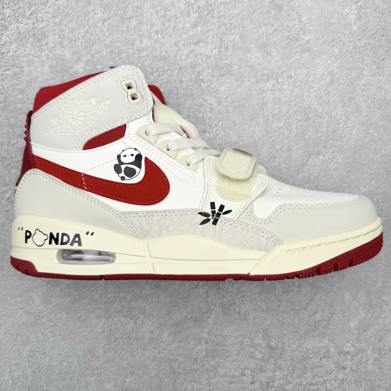 Air Jordan Legacy AJ312 低帮 IQ9785-161 鞋身采用了皮革材质打造 横跨鞋面的魔术贴十分吸睛 侧面的Swoosh Logo的一部分被鞋面遮挡了一部分 颇具玩味 魔术贴上标有NK标识 而鞋舌上是Jordan的经典飞翼Logo 后跟和鞋底均采用了Air Jordan 3 的设计 后跟上同样也使用了经典的爆裂纹图案 尺码：36 36.5 37.5 38 38.5 39 40 40.5 41 42 42.5 43 44 44.5 45 46 47.5-选品中心