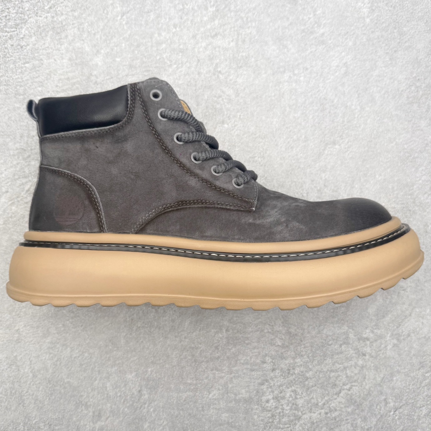 Timberland添柏岚/天伯伦 秋冬新品 秋冬必备户外休闲大黄靴系列#广东大厂品质 原盒原包装 时尚潮流搭配 面料采用意大利🇮🇹顶级磨砂细纹牛皮 轻质大底 搭配防臭防腐真皮乳胶鞋垫 大底到五金都是代工厂原材料制作 同原版固特异永不开胶工艺 好货不杀猪 首单质量严格把控 全网独家首发 品质毋庸置疑 全套官网统一包装 给您完美的穿着体验 质量考究耐穿 型男必备 专治不帅 高品质脚感一流 今年冬季防寒户外专用 日常随意搭配 尺码：38-44（皮鞋码）-选品中心