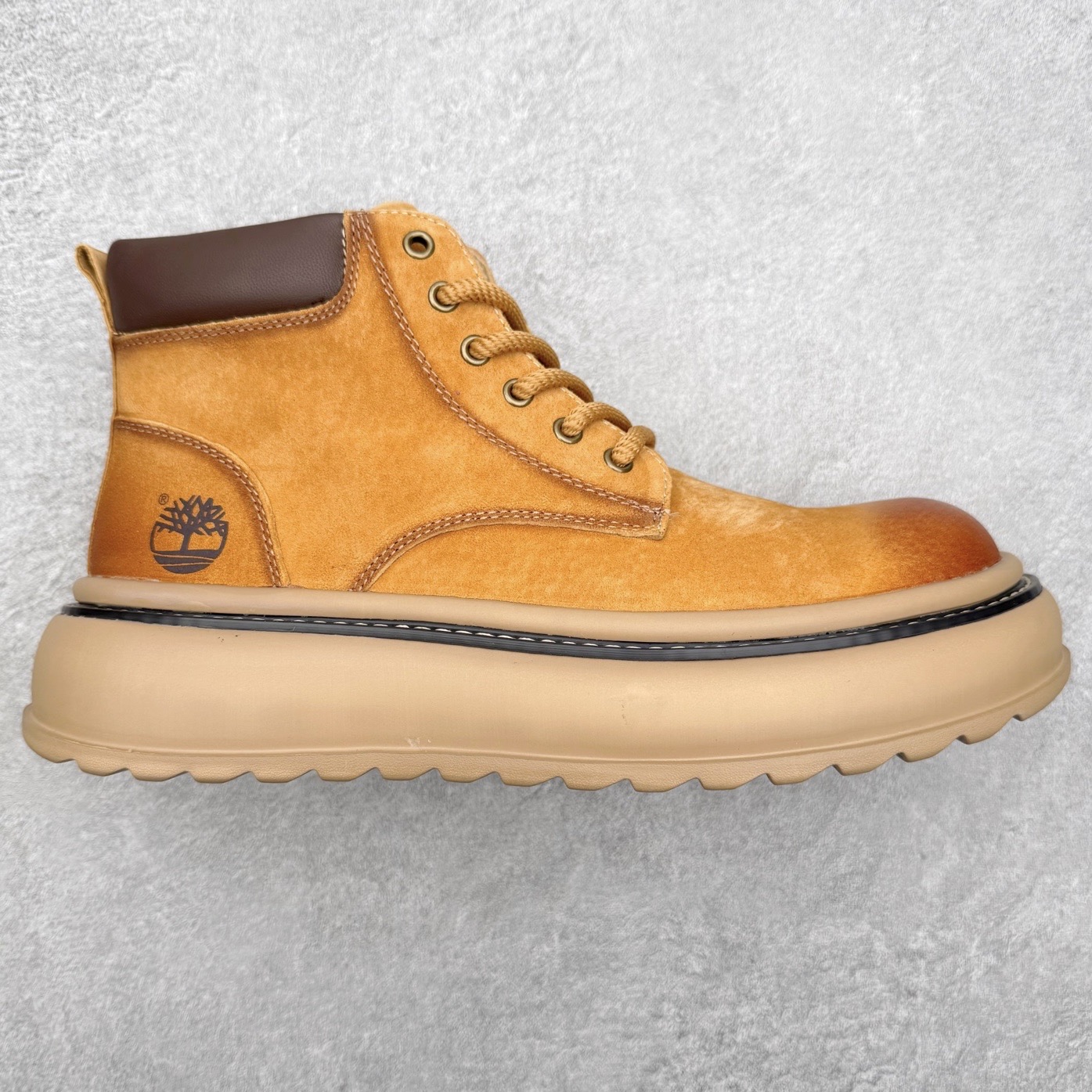 Timberland添柏岚/天伯伦 秋冬新品 秋冬必备户外休闲大黄靴系列#广东大厂品质 原盒原包装 时尚潮流搭配 面料采用意大利🇮🇹顶级磨砂细纹牛皮 轻质大底 搭配防臭防腐真皮乳胶鞋垫 大底到五金都是代工厂原材料制作 同原版固特异永不开胶工艺 好货不杀猪 首单质量严格把控 全网独家首发 品质毋庸置疑 全套官网统一包装 给您完美的穿着体验 质量考究耐穿 型男必备 专治不帅 高品质脚感一流 今年冬季防寒户外专用 日常随意搭配 尺码：38-44（皮鞋码）-选品中心