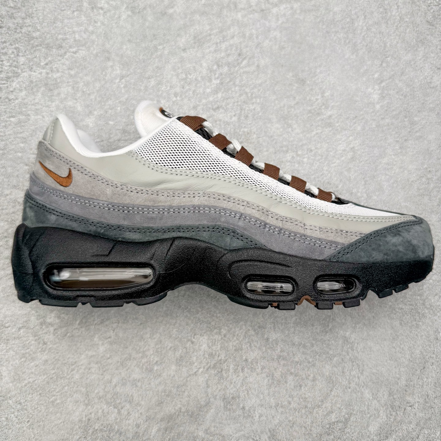 图片[7]-＃KZ神版 NK Air Max 95 OG 舒适百搭耐磨低帮气垫休闲跑步鞋 亲自操刀耗时半年开发 重金购买全套印尼原厂纸板楦头开发 2025官方主推系列 致敬诞生30周年的传奇鞋型 Air Max 95 系列再度重磅复刻归来 以全新配色续写光辉历史 更以现代手法重塑经典 将复古风格与前沿科技完美融合 一比一鞋头弧度高度鞋身弧度 东莞原厂模具大底 一码一模 原厂高韧性Tpu 独家供应45.5 48.5 原厂特供同批次皮料与Zp零色差 原厂特供内外标均可过绿X扫描认证 独家原装Big Bubble气垫 气垫体积更大 提供更强的缓震性能和回弹性 进口玻璃冲刀皮料裁剪零毛边 电脑针车工艺 鞋面不留荧光细节 平台可冲 超高鞋面清洁度 最高QC检验标准 控制溢胶瑕疵 每一双都是工艺品 实拍调校N版已经零色差零失真 百分百还原实物色彩所见即所得 不存在货不对板色差等低级问题 选购参考实物拍摄 不混卖不参货 只用心做好货严格选品 承诺混一赔十 尺码：35.5 36 36.5 37.5 38 38.5 39 40 40.5 41 42 42.5 43 44 44.5 45 45.5 46 47.5 48.5-选品中心