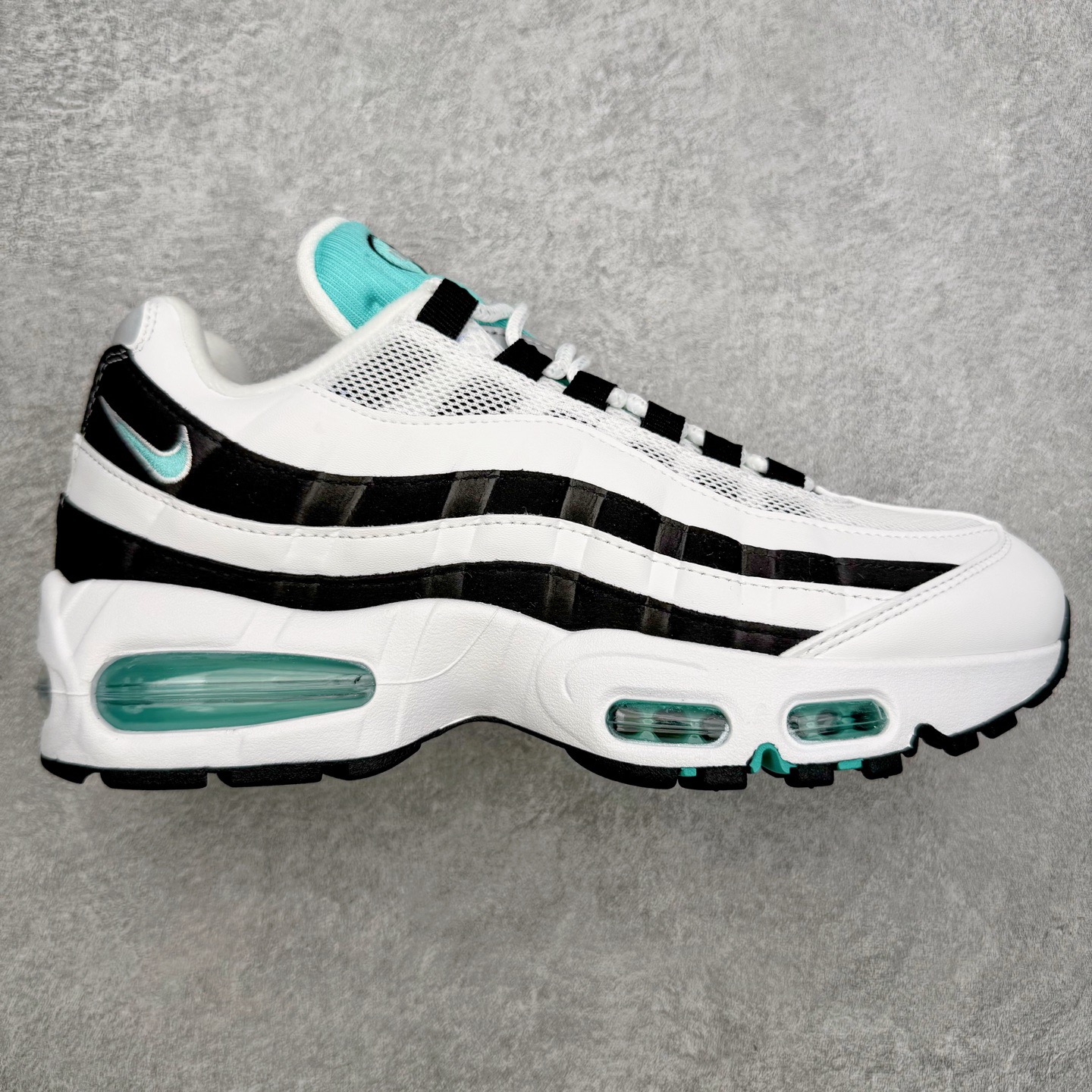 图片[4]-＃KZ神版 NK Air Max 95 OG 舒适百搭耐磨低帮气垫休闲跑步鞋 亲自操刀耗时半年开发 重金购买全套印尼原厂纸板楦头开发 2025官方主推系列 致敬诞生30周年的传奇鞋型 Air Max 95 系列再度重磅复刻归来 以全新配色续写光辉历史 更以现代手法重塑经典 将复古风格与前沿科技完美融合 一比一鞋头弧度高度鞋身弧度 东莞原厂模具大底 一码一模 原厂高韧性Tpu 独家供应45.5 48.5 原厂特供同批次皮料与Zp零色差 原厂特供内外标均可过绿X扫描认证 独家原装Big Bubble气垫 气垫体积更大 提供更强的缓震性能和回弹性 进口玻璃冲刀皮料裁剪零毛边 电脑针车工艺 鞋面不留荧光细节 平台可冲 超高鞋面清洁度 最高QC检验标准 控制溢胶瑕疵 每一双都是工艺品 实拍调校N版已经零色差零失真 百分百还原实物色彩所见即所得 不存在货不对板色差等低级问题 选购参考实物拍摄 不混卖不参货 只用心做好货严格选品 承诺混一赔十 尺码：35.5 36 36.5 37.5 38 38.5 39 40 40.5 41 42 42.5 43 44 44.5 45 45.5 46 47.5 48.5-选品中心