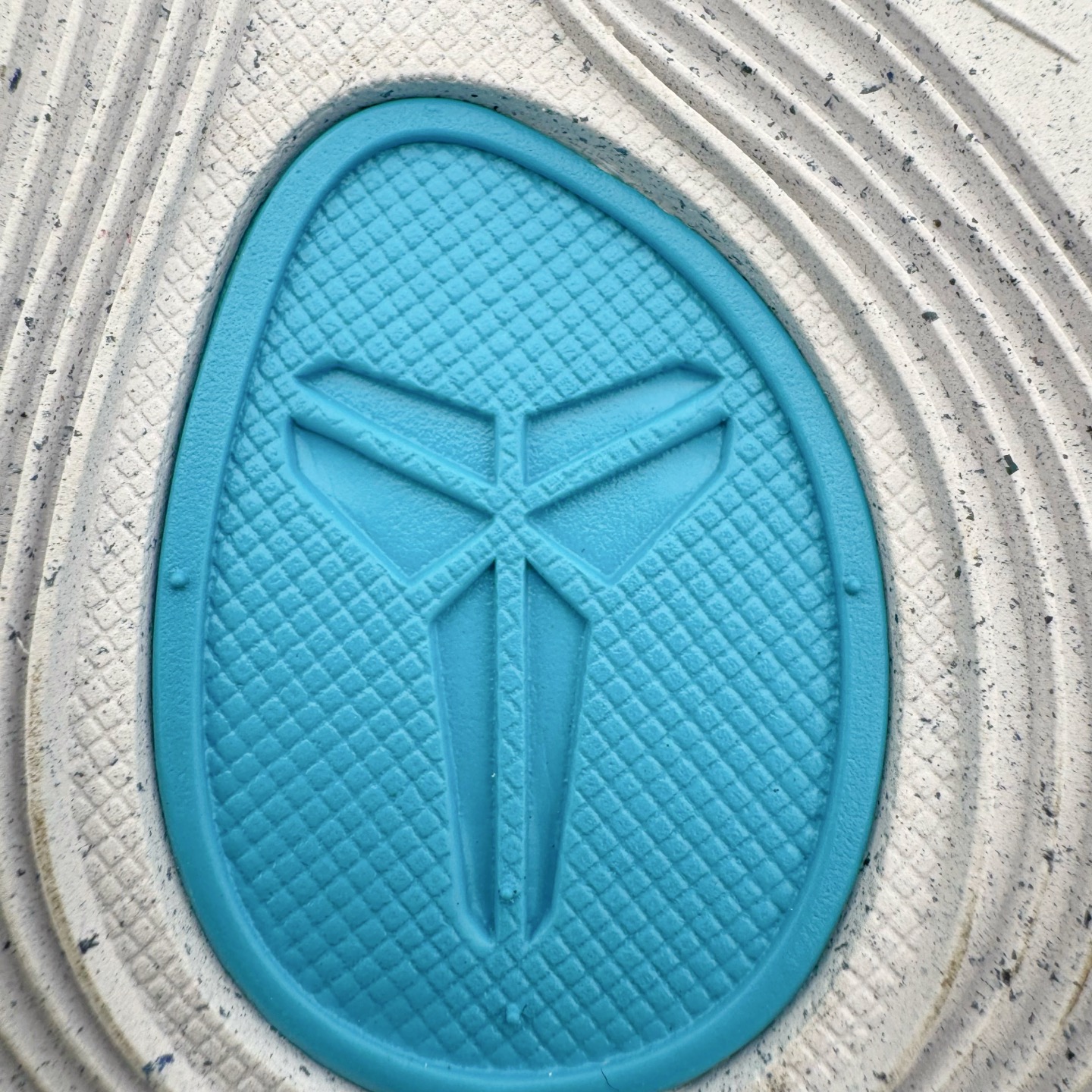 图片[19]-＃灭世纯原 NK KOBE 9 ELITE PROTRO \\\”科比9代精英高帮 白绿橙 FZ7335-101 2025曼巴年🐍重磅新品 市场最强科比9代精英版 独家出货 ✅原楦打造灵动版型 鞋头➕腰身➕后跟 360°无死角 ✅原厂工艺3层立体编织flyknit鞋面 厚度同步ZP吊打市场“纯原” ✅原厂碳板加持 立体感区分市场货品 ✅区分市场货品🌪过验级拉帮细节 ✅内置全新复刻版中底鞋垫 REACT缓震 密度增加抗衰减 ✅针对海外市场增加 47.5 满足精英选手实战需求 最强科9 灭世制造 用实力让情怀落地 👊🏻 实拍调校N版已经零色差零失真 百分百还原实物色彩所见即所得 不存在货不对板色差等低级问题 选购参考实物拍摄 不混卖不参货 只用心做好货严格选品 承诺混一赔十 尺码：39 40 40.5 41 42 42.5 43 44 44.5 45 46 47.5-选品中心