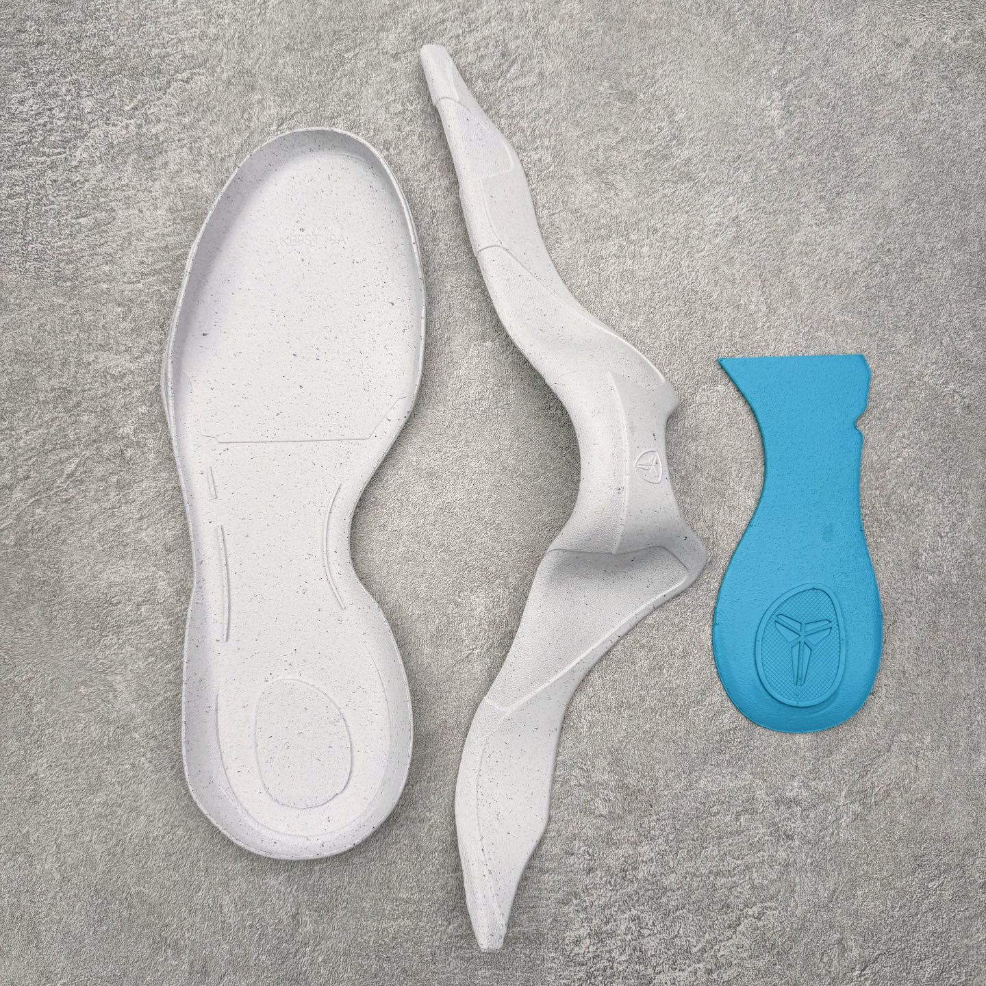 图片[11]-＃灭世纯原 NK KOBE 9 ELITE PROTRO \\\”科比9代精英高帮 白绿橙 FZ7335-101 2025曼巴年🐍重磅新品 市场最强科比9代精英版 独家出货 ✅原楦打造灵动版型 鞋头➕腰身➕后跟 360°无死角 ✅原厂工艺3层立体编织flyknit鞋面 厚度同步ZP吊打市场“纯原” ✅原厂碳板加持 立体感区分市场货品 ✅区分市场货品🌪过验级拉帮细节 ✅内置全新复刻版中底鞋垫 REACT缓震 密度增加抗衰减 ✅针对海外市场增加 47.5 满足精英选手实战需求 最强科9 灭世制造 用实力让情怀落地 👊🏻 实拍调校N版已经零色差零失真 百分百还原实物色彩所见即所得 不存在货不对板色差等低级问题 选购参考实物拍摄 不混卖不参货 只用心做好货严格选品 承诺混一赔十 尺码：39 40 40.5 41 42 42.5 43 44 44.5 45 46 47.5-选品中心