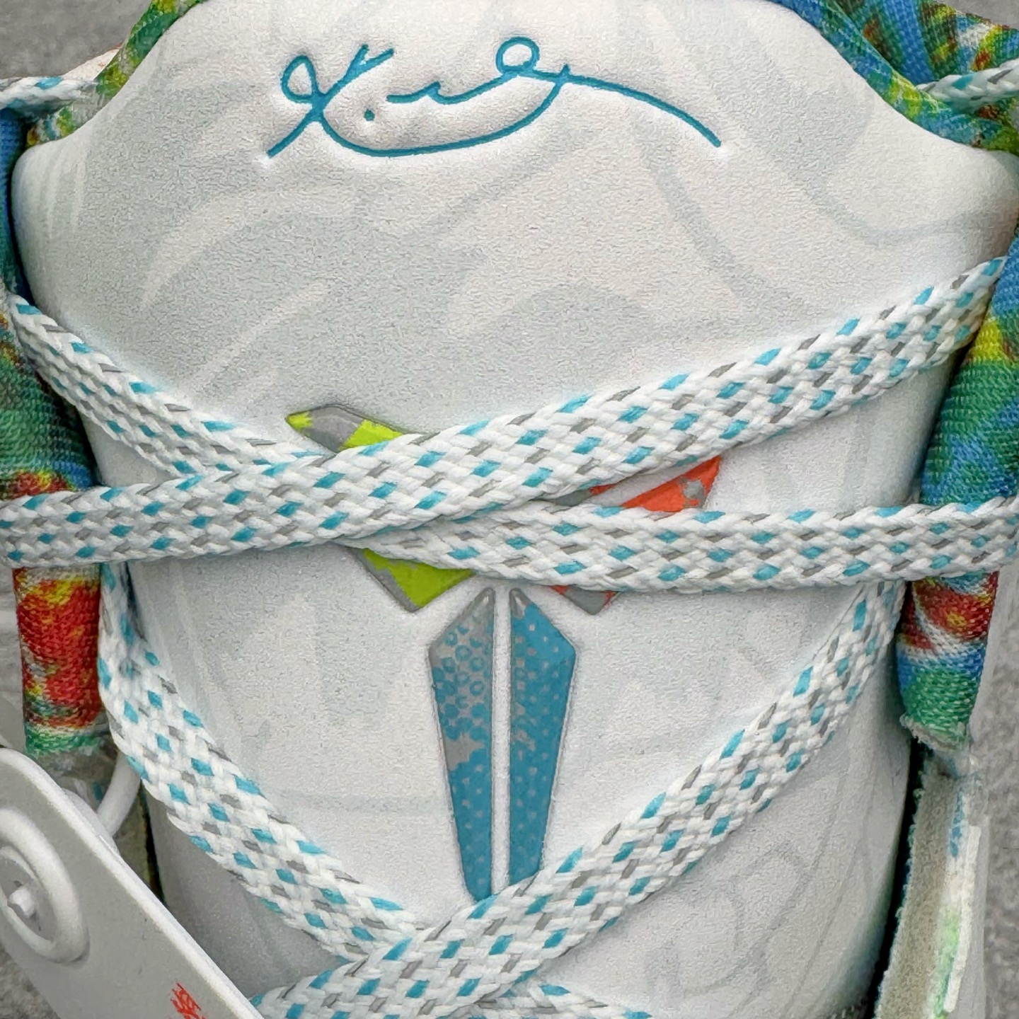 图片[12]-＃灭世纯原 NK KOBE 9 ELITE PROTRO \\\”科比9代精英高帮 白绿橙 FZ7335-101 2025曼巴年🐍重磅新品 市场最强科比9代精英版 独家出货 ✅原楦打造灵动版型 鞋头➕腰身➕后跟 360°无死角 ✅原厂工艺3层立体编织flyknit鞋面 厚度同步ZP吊打市场“纯原” ✅原厂碳板加持 立体感区分市场货品 ✅区分市场货品🌪过验级拉帮细节 ✅内置全新复刻版中底鞋垫 REACT缓震 密度增加抗衰减 ✅针对海外市场增加 47.5 满足精英选手实战需求 最强科9 灭世制造 用实力让情怀落地 👊🏻 实拍调校N版已经零色差零失真 百分百还原实物色彩所见即所得 不存在货不对板色差等低级问题 选购参考实物拍摄 不混卖不参货 只用心做好货严格选品 承诺混一赔十 尺码：39 40 40.5 41 42 42.5 43 44 44.5 45 46 47.5-选品中心