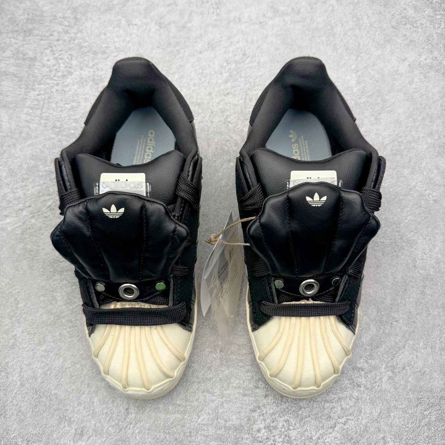 图片[2]-AD Originals x GALI SUPERSTAR PUFFY SHELL 贝壳头联名时尚舒适低帮板鞋 KJ6976 男女同款 实拍调校N版已经零色差零失真 百分百还原实物色彩所见即所得 不存在货不对板色差等低级问题 选购参考实物拍摄 不混卖不参货 只用心做好货严格选品 承诺混一赔十 尺码：36 36.5 37.5 38 38.5 39 40 40.5 41 42 42.5 43 44 44.5 45-选品中心