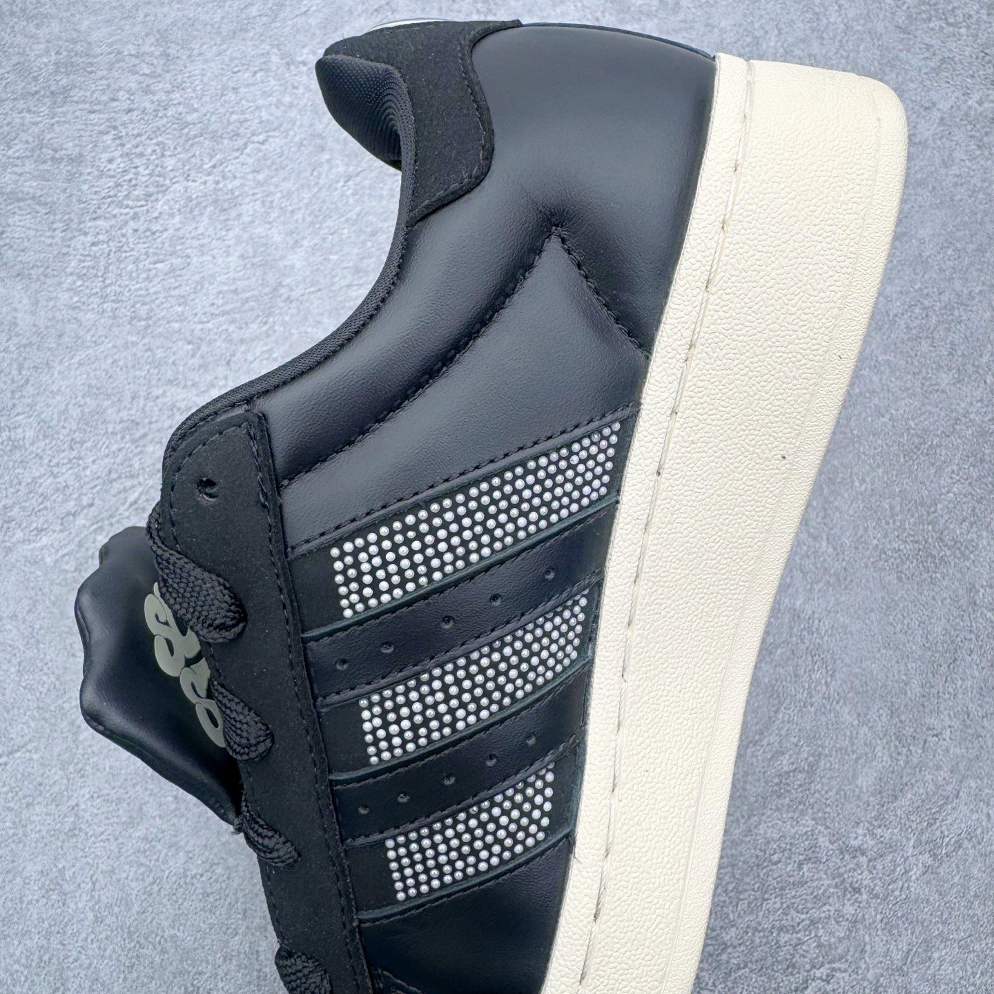 图片[7]-AD Originals x GALI SUPERSTAR PUFFY SHELL 贝壳头联名时尚舒适低帮板鞋 KJ6976 男女同款 实拍调校N版已经零色差零失真 百分百还原实物色彩所见即所得 不存在货不对板色差等低级问题 选购参考实物拍摄 不混卖不参货 只用心做好货严格选品 承诺混一赔十 尺码：36 36.5 37.5 38 38.5 39 40 40.5 41 42 42.5 43 44 44.5 45-选品中心