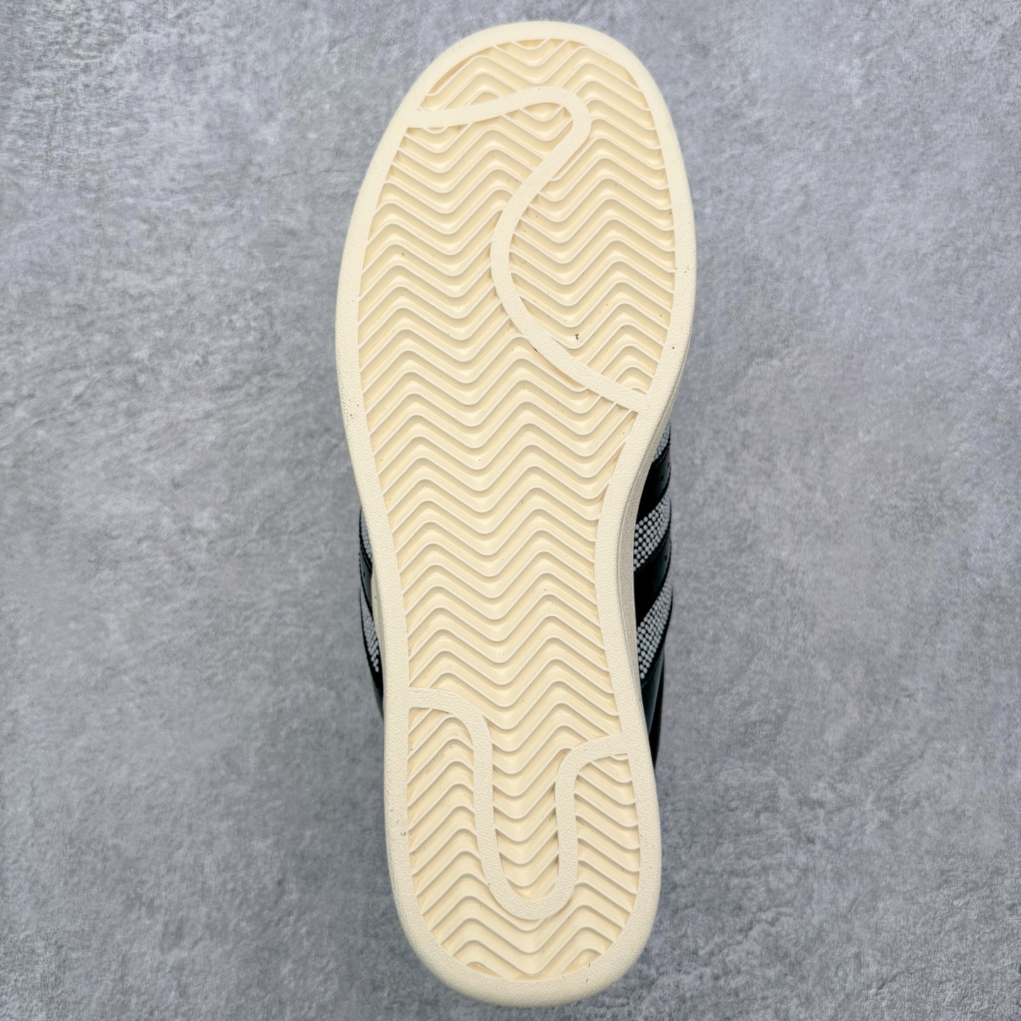 图片[9]-AD Originals x GALI SUPERSTAR PUFFY SHELL 贝壳头联名时尚舒适低帮板鞋 KJ6976 男女同款 实拍调校N版已经零色差零失真 百分百还原实物色彩所见即所得 不存在货不对板色差等低级问题 选购参考实物拍摄 不混卖不参货 只用心做好货严格选品 承诺混一赔十 尺码：36 36.5 37.5 38 38.5 39 40 40.5 41 42 42.5 43 44 44.5 45-选品中心