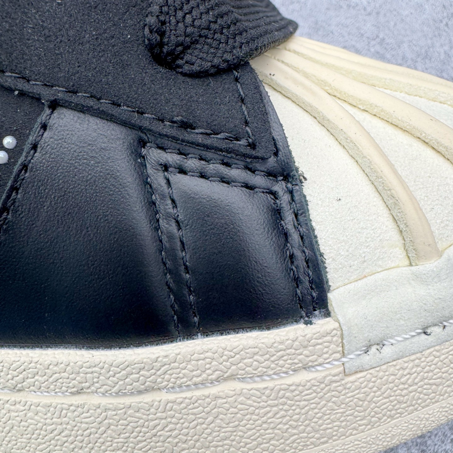 图片[10]-AD Originals x GALI SUPERSTAR PUFFY SHELL 贝壳头联名时尚舒适低帮板鞋 KJ6976 男女同款 实拍调校N版已经零色差零失真 百分百还原实物色彩所见即所得 不存在货不对板色差等低级问题 选购参考实物拍摄 不混卖不参货 只用心做好货严格选品 承诺混一赔十 尺码：36 36.5 37.5 38 38.5 39 40 40.5 41 42 42.5 43 44 44.5 45-选品中心