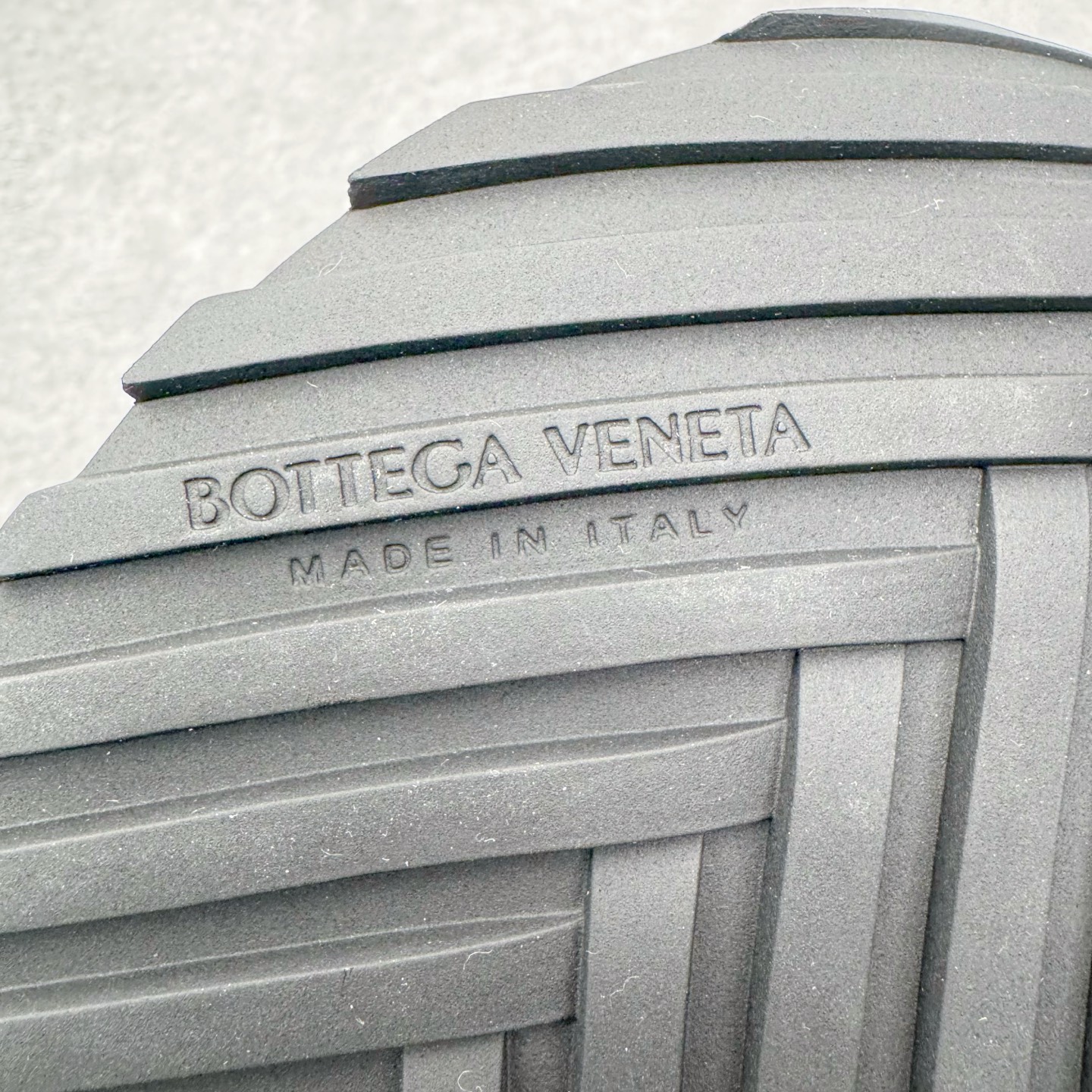 图片[18]-＃纯原 BOTTEGA VENETA Orbit Runner BV葆蝶家时尚休闲王一博同款老爹鞋运动鞋 原版开发 一比一打造 相似度百分之99以上 市场一梯队级别品质 区别市场任何标文顶级品质版本 采用轻质科技网布面料 搭配几何图案设计橡胶外底 王炸系列 高版本 认准套包工艺 实际增高很多哦 还是一样显腿细非常nice 耐玩耐造 对标对版 套包鞋工艺 认准高版本 大底选用拼色TPU大底 配置原版包装 尺码：35 36 37 38 39 40 41 42 43 44 45-选品中心