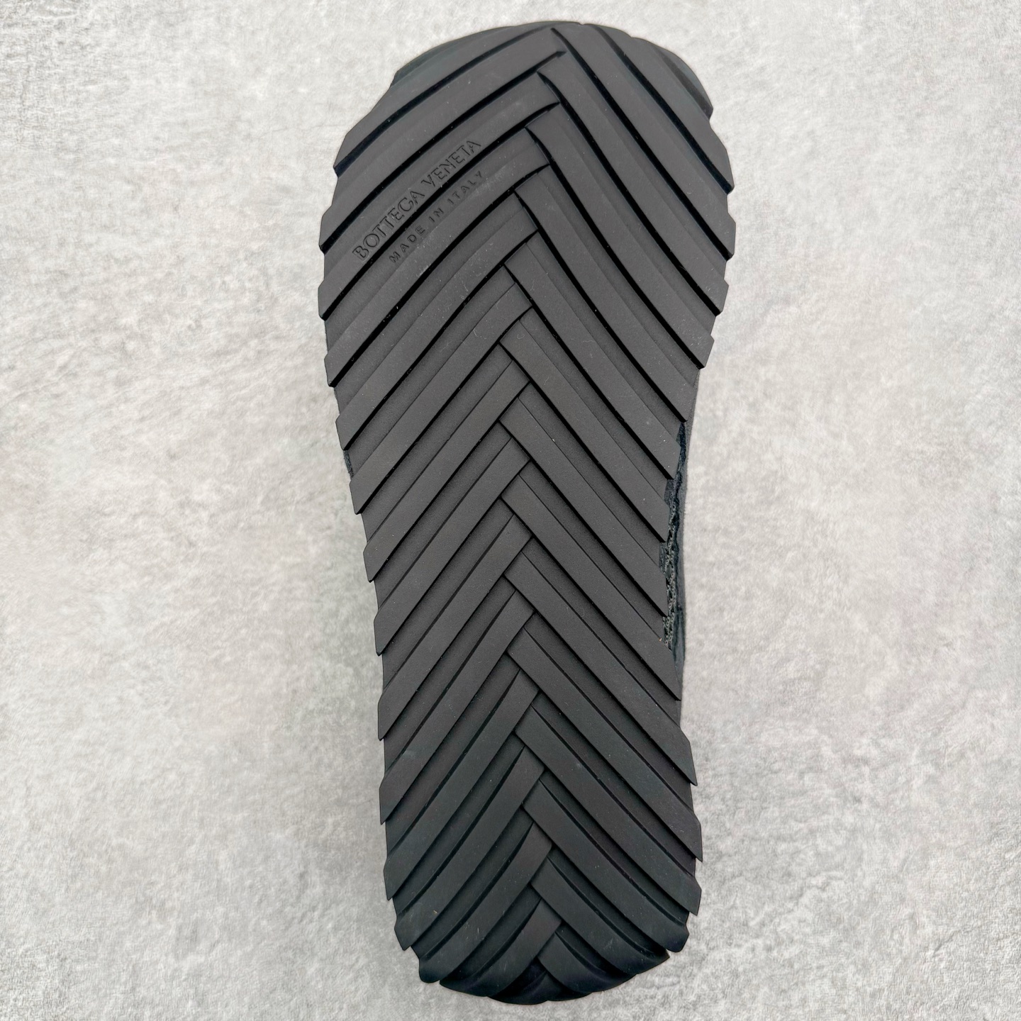 图片[9]-＃纯原 BOTTEGA VENETA Orbit Runner BV葆蝶家时尚休闲王一博同款老爹鞋运动鞋 原版开发 一比一打造 相似度百分之99以上 市场一梯队级别品质 区别市场任何标文顶级品质版本 采用轻质科技网布面料 搭配几何图案设计橡胶外底 王炸系列 高版本 认准套包工艺 实际增高很多哦 还是一样显腿细非常nice 耐玩耐造 对标对版 套包鞋工艺 认准高版本 大底选用拼色TPU大底 配置原版包装 尺码：35 36 37 38 39 40 41 42 43 44 45-选品中心