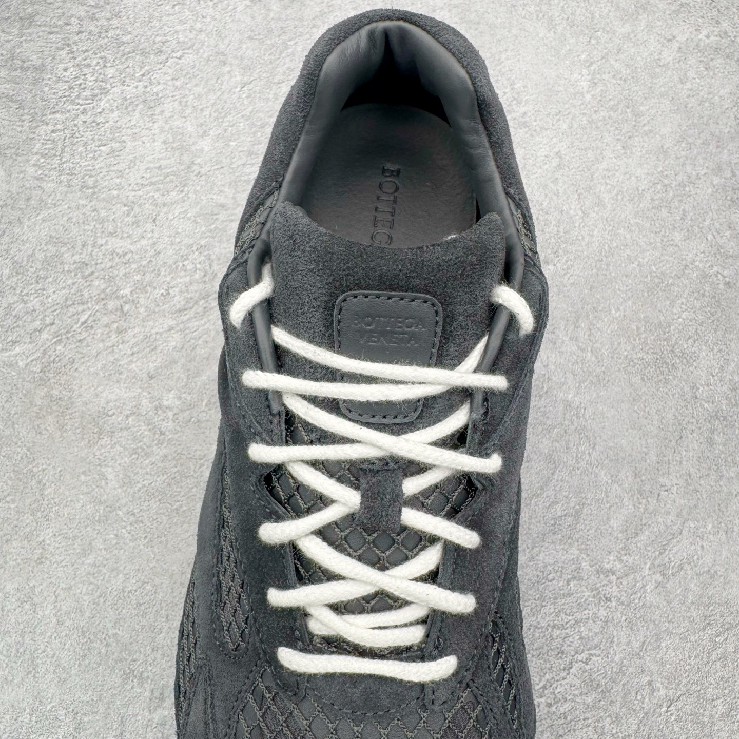 图片[5]-＃纯原 BOTTEGA VENETA Orbit Runner BV葆蝶家时尚休闲王一博同款老爹鞋运动鞋 原版开发 一比一打造 相似度百分之99以上 市场一梯队级别品质 区别市场任何标文顶级品质版本 采用轻质科技网布面料 搭配几何图案设计橡胶外底 王炸系列 高版本 认准套包工艺 实际增高很多哦 还是一样显腿细非常nice 耐玩耐造 对标对版 套包鞋工艺 认准高版本 大底选用拼色TPU大底 配置原版包装 尺码：35 36 37 38 39 40 41 42 43 44 45-选品中心