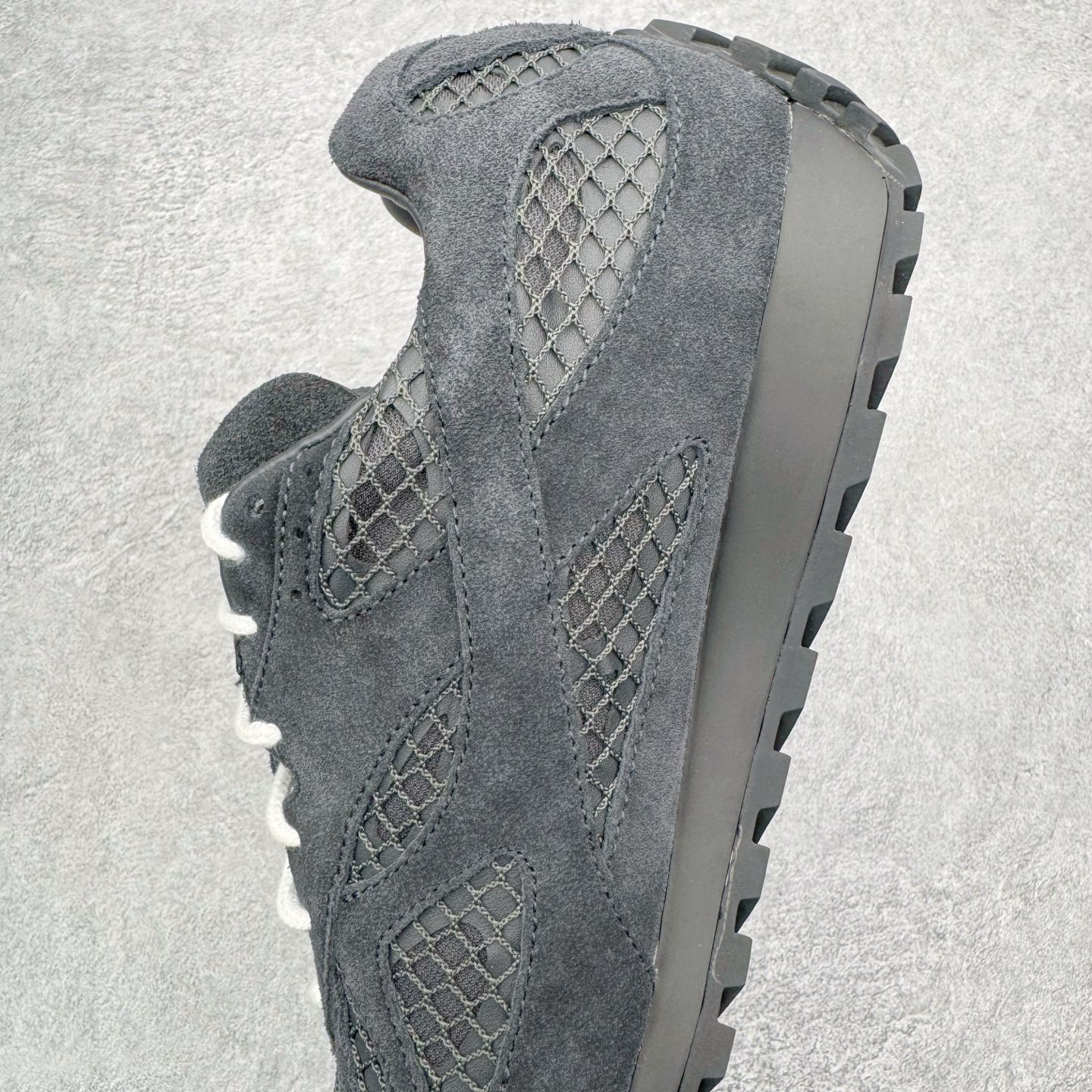 图片[7]-＃纯原 BOTTEGA VENETA Orbit Runner BV葆蝶家时尚休闲王一博同款老爹鞋运动鞋 原版开发 一比一打造 相似度百分之99以上 市场一梯队级别品质 区别市场任何标文顶级品质版本 采用轻质科技网布面料 搭配几何图案设计橡胶外底 王炸系列 高版本 认准套包工艺 实际增高很多哦 还是一样显腿细非常nice 耐玩耐造 对标对版 套包鞋工艺 认准高版本 大底选用拼色TPU大底 配置原版包装 尺码：35 36 37 38 39 40 41 42 43 44 45-选品中心