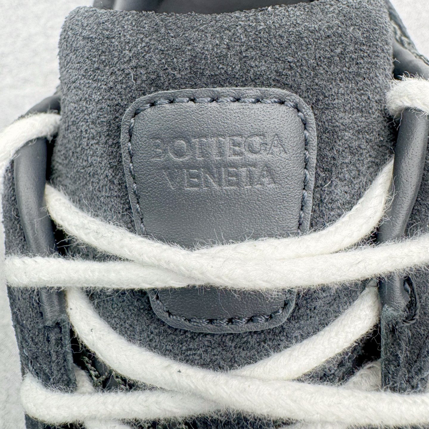 图片[13]-＃纯原 BOTTEGA VENETA Orbit Runner BV葆蝶家时尚休闲王一博同款老爹鞋运动鞋 原版开发 一比一打造 相似度百分之99以上 市场一梯队级别品质 区别市场任何标文顶级品质版本 采用轻质科技网布面料 搭配几何图案设计橡胶外底 王炸系列 高版本 认准套包工艺 实际增高很多哦 还是一样显腿细非常nice 耐玩耐造 对标对版 套包鞋工艺 认准高版本 大底选用拼色TPU大底 配置原版包装 尺码：35 36 37 38 39 40 41 42 43 44 45-选品中心