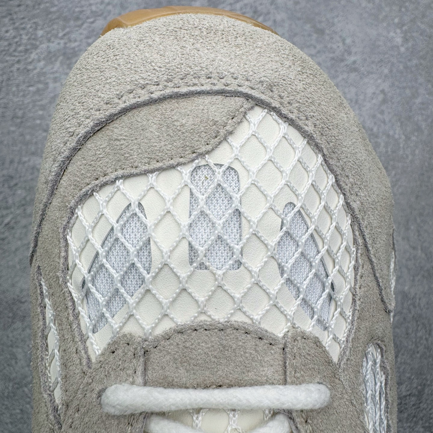 图片[13]-＃纯原 BOTTEGA VENETA Orbit Runner BV葆蝶家时尚休闲王一博同款老爹鞋运动鞋 原版开发 一比一打造 相似度百分之99以上 市场一梯队级别品质 区别市场任何标文顶级品质版本 采用轻质科技网布面料 搭配几何图案设计橡胶外底 王炸系列 高版本 认准套包工艺 实际增高很多哦 还是一样显腿细非常nice 耐玩耐造 对标对版 套包鞋工艺 认准高版本 大底选用拼色TPU大底 配置原版包装 尺码：35 36 37 38 39 40 41 42 43 44 45-选品中心