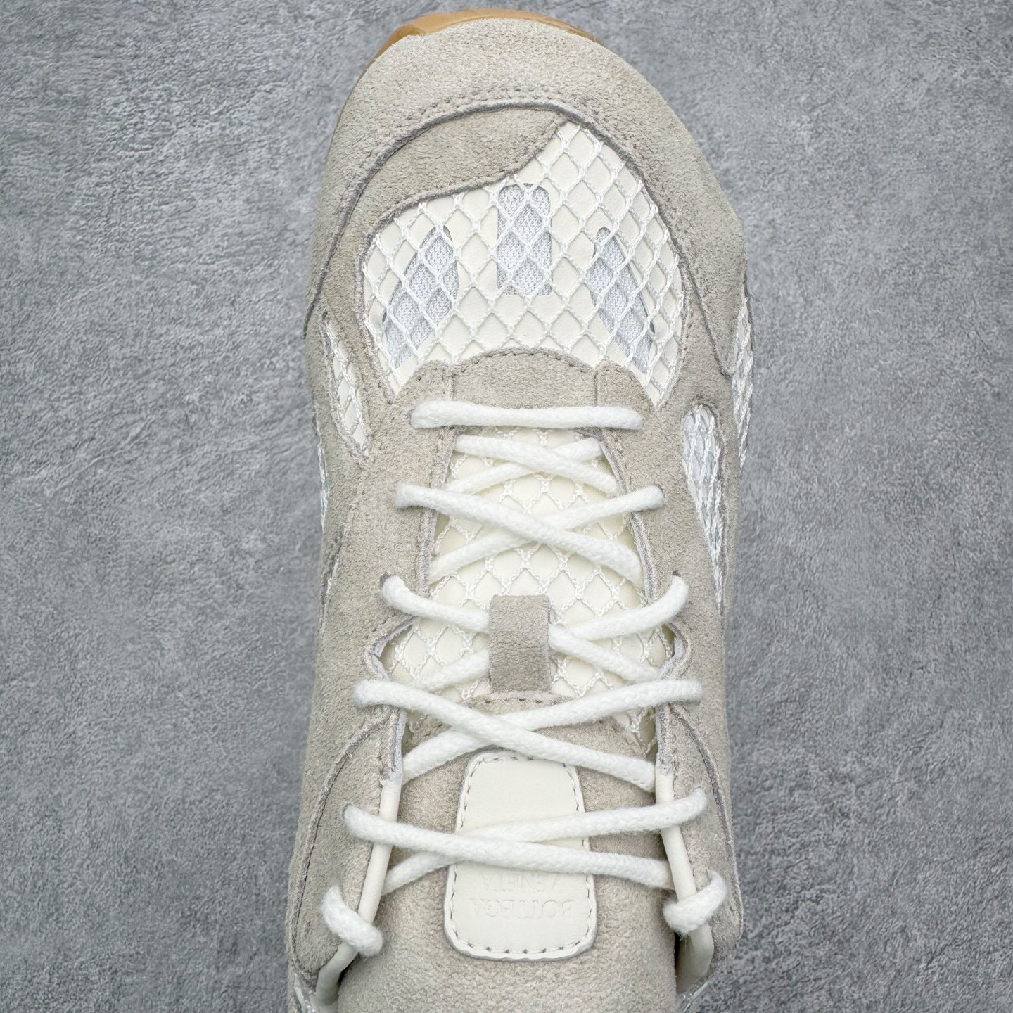 图片[4]-＃纯原 BOTTEGA VENETA Orbit Runner BV葆蝶家时尚休闲王一博同款老爹鞋运动鞋 原版开发 一比一打造 相似度百分之99以上 市场一梯队级别品质 区别市场任何标文顶级品质版本 采用轻质科技网布面料 搭配几何图案设计橡胶外底 王炸系列 高版本 认准套包工艺 实际增高很多哦 还是一样显腿细非常nice 耐玩耐造 对标对版 套包鞋工艺 认准高版本 大底选用拼色TPU大底 配置原版包装 尺码：35 36 37 38 39 40 41 42 43 44 45-选品中心