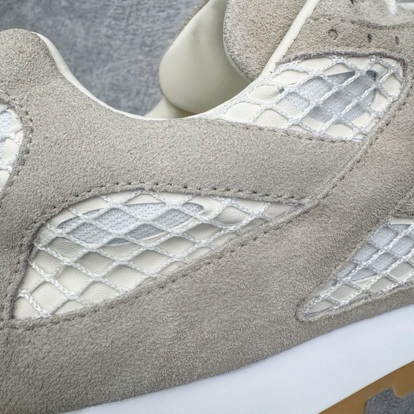 图片[15]-＃纯原 BOTTEGA VENETA Orbit Runner BV葆蝶家时尚休闲王一博同款老爹鞋运动鞋 原版开发 一比一打造 相似度百分之99以上 市场一梯队级别品质 区别市场任何标文顶级品质版本 采用轻质科技网布面料 搭配几何图案设计橡胶外底 王炸系列 高版本 认准套包工艺 实际增高很多哦 还是一样显腿细非常nice 耐玩耐造 对标对版 套包鞋工艺 认准高版本 大底选用拼色TPU大底 配置原版包装 尺码：35 36 37 38 39 40 41 42 43 44 45-选品中心