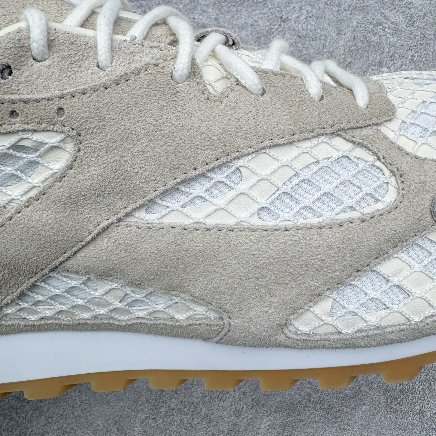 图片[16]-＃纯原 BOTTEGA VENETA Orbit Runner BV葆蝶家时尚休闲王一博同款老爹鞋运动鞋 原版开发 一比一打造 相似度百分之99以上 市场一梯队级别品质 区别市场任何标文顶级品质版本 采用轻质科技网布面料 搭配几何图案设计橡胶外底 王炸系列 高版本 认准套包工艺 实际增高很多哦 还是一样显腿细非常nice 耐玩耐造 对标对版 套包鞋工艺 认准高版本 大底选用拼色TPU大底 配置原版包装 尺码：35 36 37 38 39 40 41 42 43 44 45-选品中心