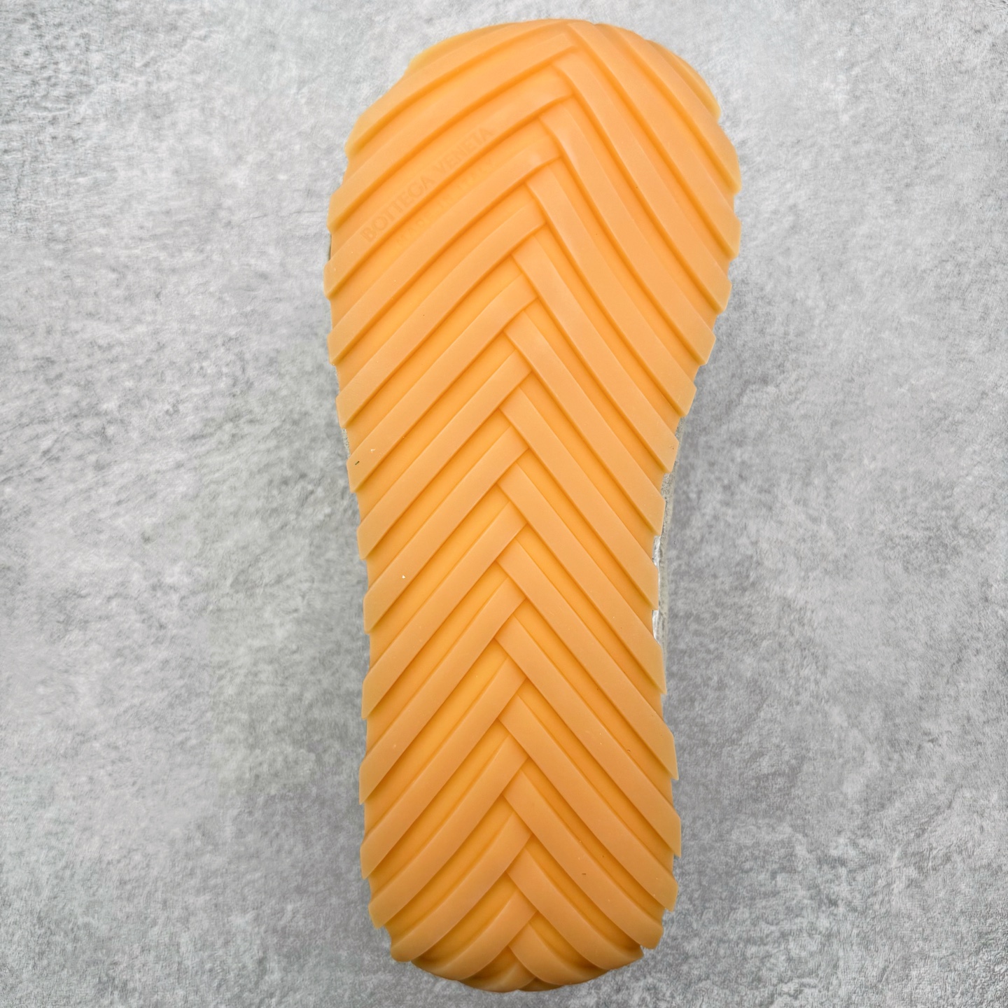 图片[9]-＃纯原 BOTTEGA VENETA Orbit Runner BV葆蝶家时尚休闲王一博同款老爹鞋运动鞋 原版开发 一比一打造 相似度百分之99以上 市场一梯队级别品质 区别市场任何标文顶级品质版本 采用轻质科技网布面料 搭配几何图案设计橡胶外底 王炸系列 高版本 认准套包工艺 实际增高很多哦 还是一样显腿细非常nice 耐玩耐造 对标对版 套包鞋工艺 认准高版本 大底选用拼色TPU大底 配置原版包装 尺码：35 36 37 38 39 40 41 42 43 44 45-选品中心