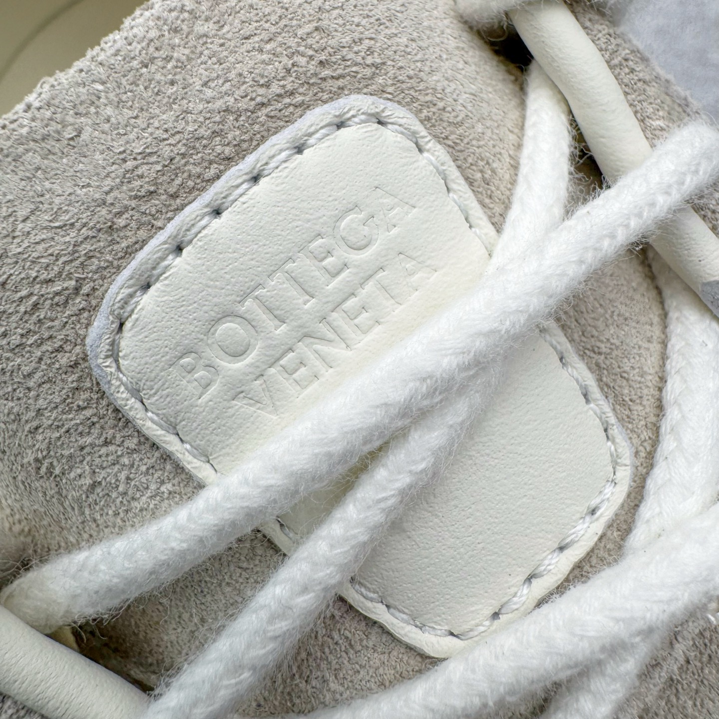 图片[12]-＃纯原 BOTTEGA VENETA Orbit Runner BV葆蝶家时尚休闲王一博同款老爹鞋运动鞋 原版开发 一比一打造 相似度百分之99以上 市场一梯队级别品质 区别市场任何标文顶级品质版本 采用轻质科技网布面料 搭配几何图案设计橡胶外底 王炸系列 高版本 认准套包工艺 实际增高很多哦 还是一样显腿细非常nice 耐玩耐造 对标对版 套包鞋工艺 认准高版本 大底选用拼色TPU大底 配置原版包装 尺码：35 36 37 38 39 40 41 42 43 44 45-选品中心