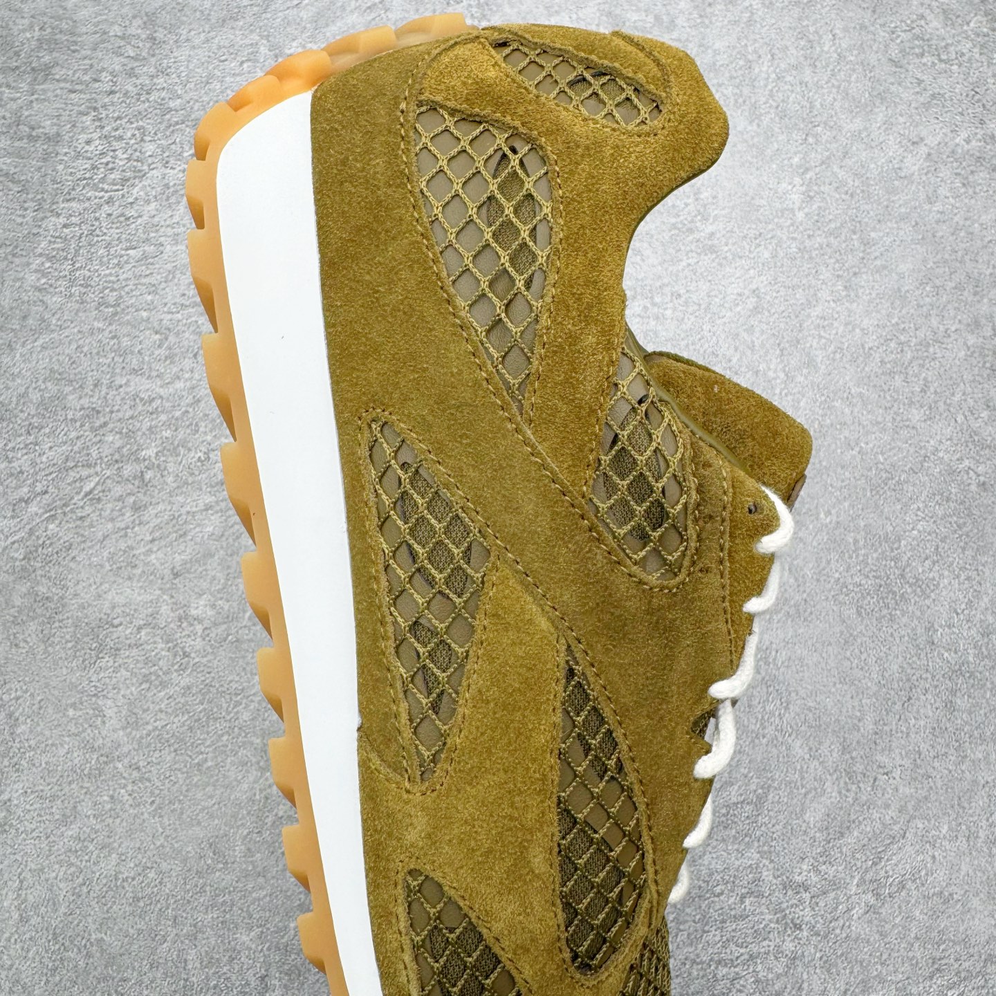 图片[6]-＃纯原 BOTTEGA VENETA Orbit Runner BV葆蝶家时尚休闲王一博同款老爹鞋运动鞋 原版开发 一比一打造 相似度百分之99以上 市场一梯队级别品质 区别市场任何标文顶级品质版本 采用轻质科技网布面料 搭配几何图案设计橡胶外底 王炸系列 高版本 认准套包工艺 实际增高很多哦 还是一样显腿细非常nice 耐玩耐造 对标对版 套包鞋工艺 认准高版本 大底选用拼色TPU大底 配置原版包装 尺码：35 36 37 38 39 40 41 42 43 44 45-选品中心