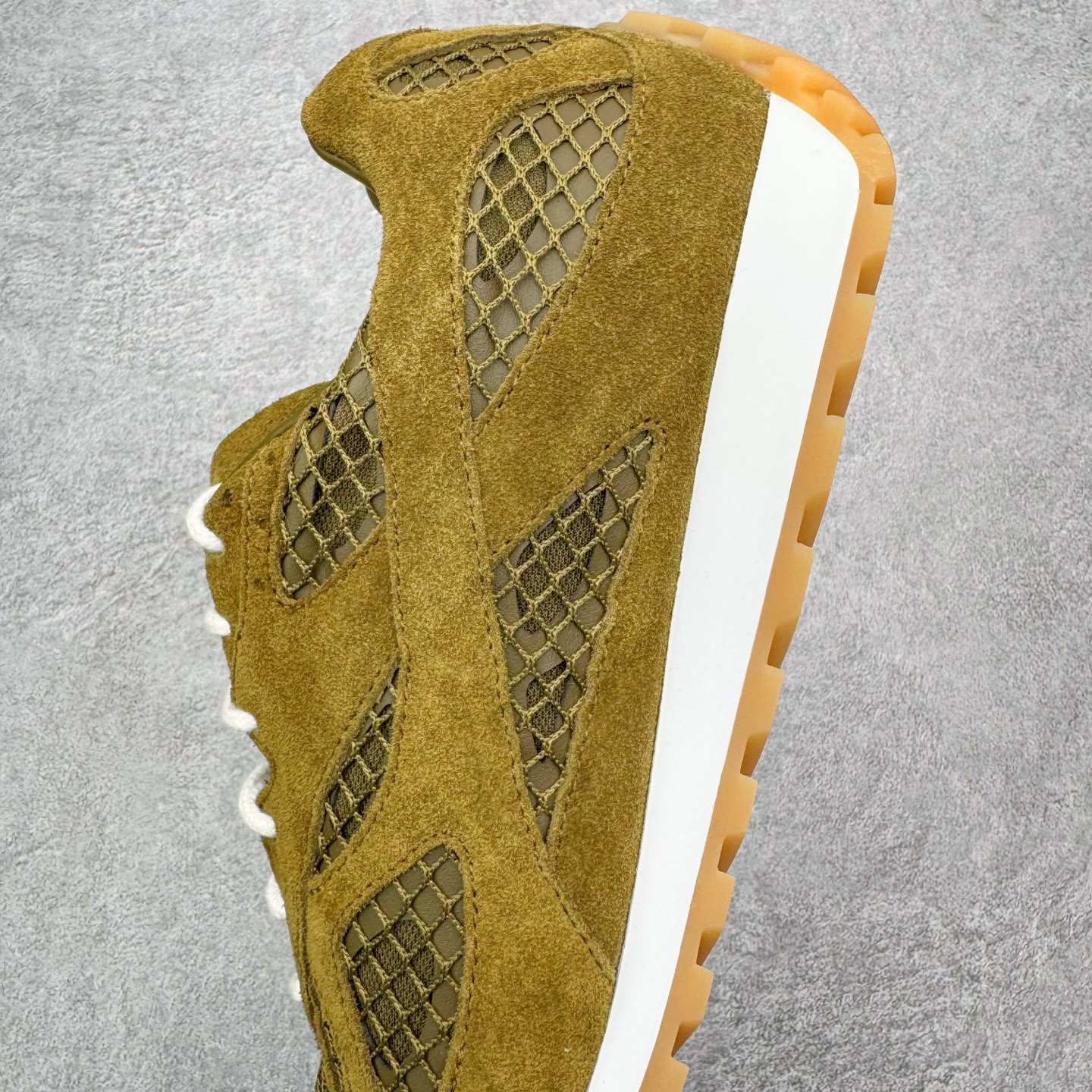 图片[7]-＃纯原 BOTTEGA VENETA Orbit Runner BV葆蝶家时尚休闲王一博同款老爹鞋运动鞋 原版开发 一比一打造 相似度百分之99以上 市场一梯队级别品质 区别市场任何标文顶级品质版本 采用轻质科技网布面料 搭配几何图案设计橡胶外底 王炸系列 高版本 认准套包工艺 实际增高很多哦 还是一样显腿细非常nice 耐玩耐造 对标对版 套包鞋工艺 认准高版本 大底选用拼色TPU大底 配置原版包装 尺码：35 36 37 38 39 40 41 42 43 44 45-选品中心