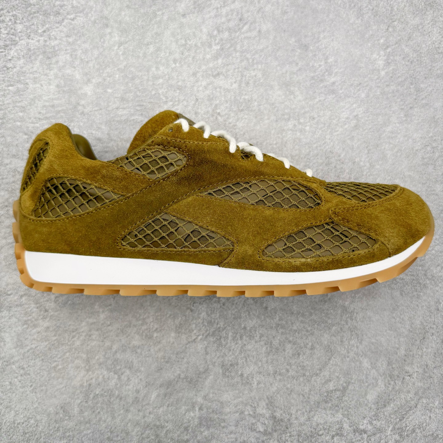 ＃纯原 BOTTEGA VENETA Orbit Runner BV葆蝶家时尚休闲王一博同款老爹鞋运动鞋 原版开发 一比一打造 相似度百分之99以上 市场一梯队级别品质 区别市场任何标文顶级品质版本 采用轻质科技网布面料 搭配几何图案设计橡胶外底 王炸系列 高版本 认准套包工艺 实际增高很多哦 还是一样显腿细非常nice 耐玩耐造 对标对版 套包鞋工艺 认准高版本 大底选用拼色TPU大底 配置原版包装 尺码：35 36 37 38 39 40 41 42 43 44 45-选品中心