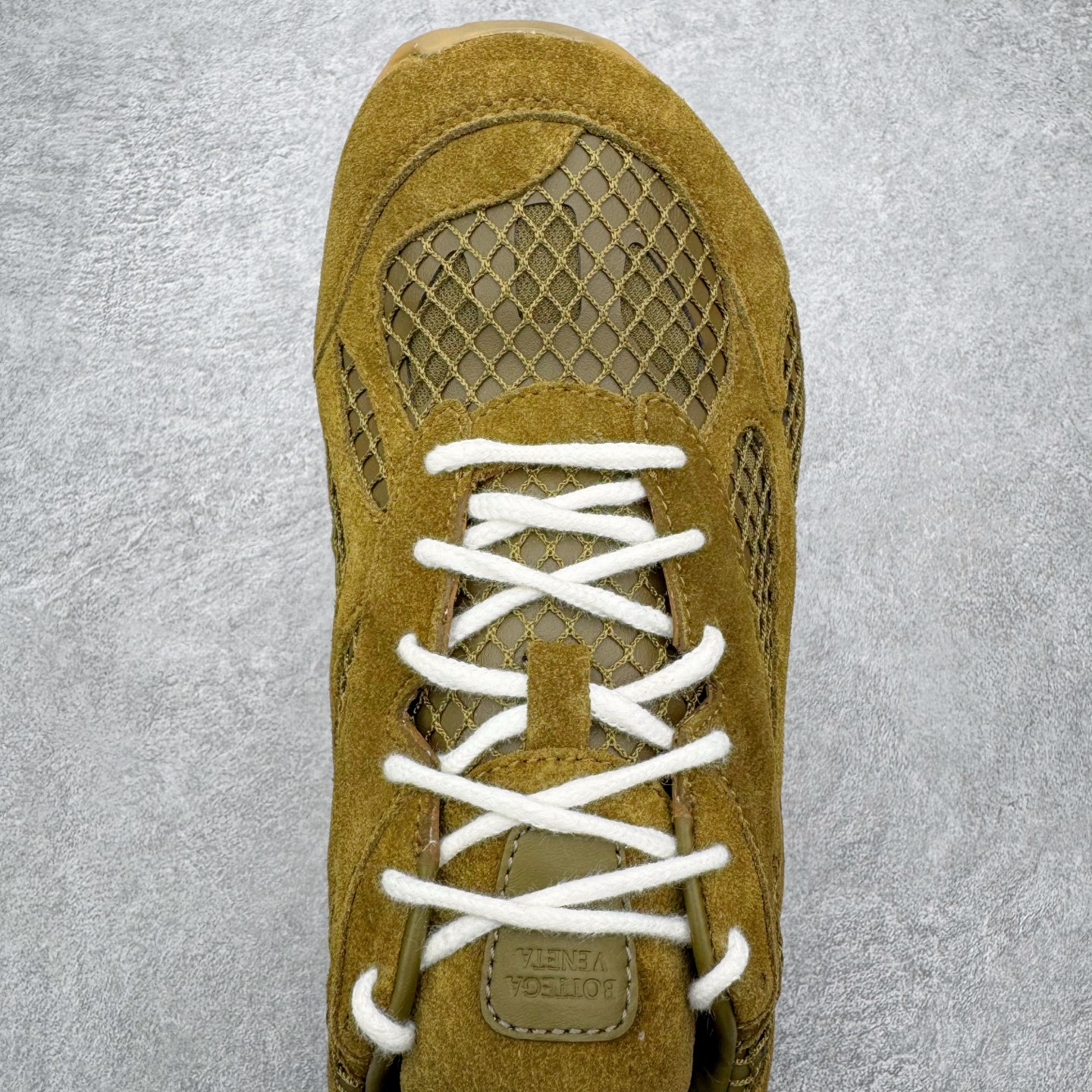 图片[4]-＃纯原 BOTTEGA VENETA Orbit Runner BV葆蝶家时尚休闲王一博同款老爹鞋运动鞋 原版开发 一比一打造 相似度百分之99以上 市场一梯队级别品质 区别市场任何标文顶级品质版本 采用轻质科技网布面料 搭配几何图案设计橡胶外底 王炸系列 高版本 认准套包工艺 实际增高很多哦 还是一样显腿细非常nice 耐玩耐造 对标对版 套包鞋工艺 认准高版本 大底选用拼色TPU大底 配置原版包装 尺码：35 36 37 38 39 40 41 42 43 44 45-选品中心