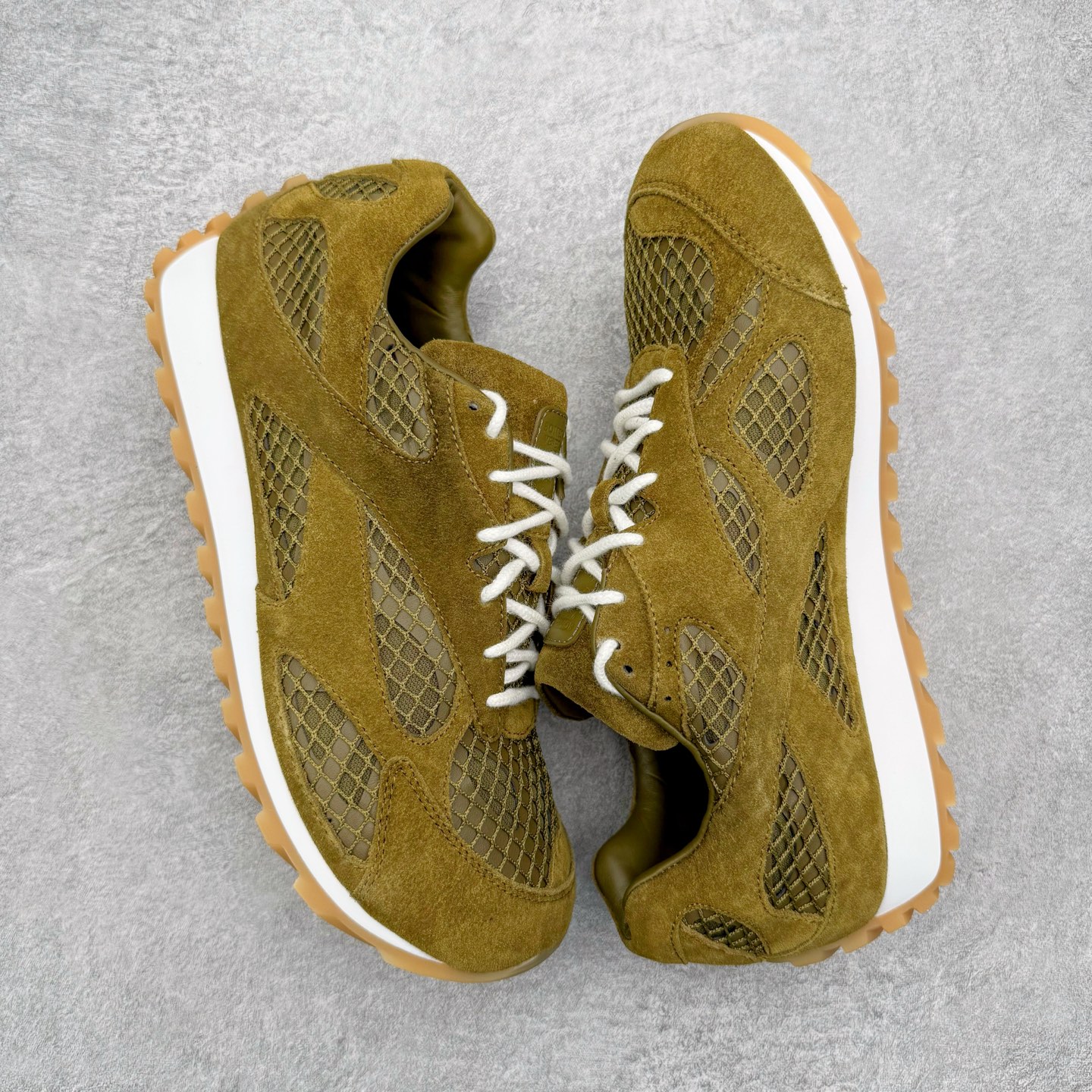 图片[3]-＃纯原 BOTTEGA VENETA Orbit Runner BV葆蝶家时尚休闲王一博同款老爹鞋运动鞋 原版开发 一比一打造 相似度百分之99以上 市场一梯队级别品质 区别市场任何标文顶级品质版本 采用轻质科技网布面料 搭配几何图案设计橡胶外底 王炸系列 高版本 认准套包工艺 实际增高很多哦 还是一样显腿细非常nice 耐玩耐造 对标对版 套包鞋工艺 认准高版本 大底选用拼色TPU大底 配置原版包装 尺码：35 36 37 38 39 40 41 42 43 44 45-选品中心