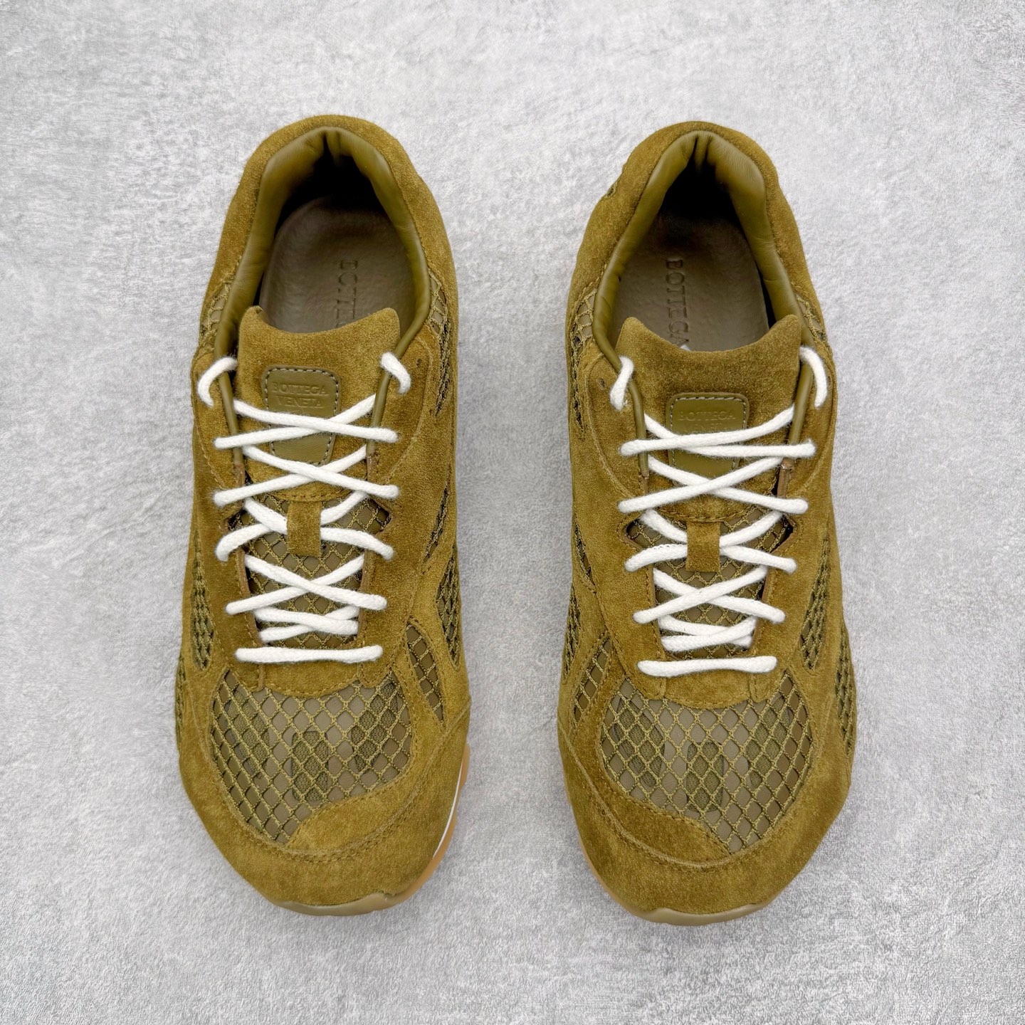 图片[2]-＃纯原 BOTTEGA VENETA Orbit Runner BV葆蝶家时尚休闲王一博同款老爹鞋运动鞋 原版开发 一比一打造 相似度百分之99以上 市场一梯队级别品质 区别市场任何标文顶级品质版本 采用轻质科技网布面料 搭配几何图案设计橡胶外底 王炸系列 高版本 认准套包工艺 实际增高很多哦 还是一样显腿细非常nice 耐玩耐造 对标对版 套包鞋工艺 认准高版本 大底选用拼色TPU大底 配置原版包装 尺码：35 36 37 38 39 40 41 42 43 44 45-选品中心