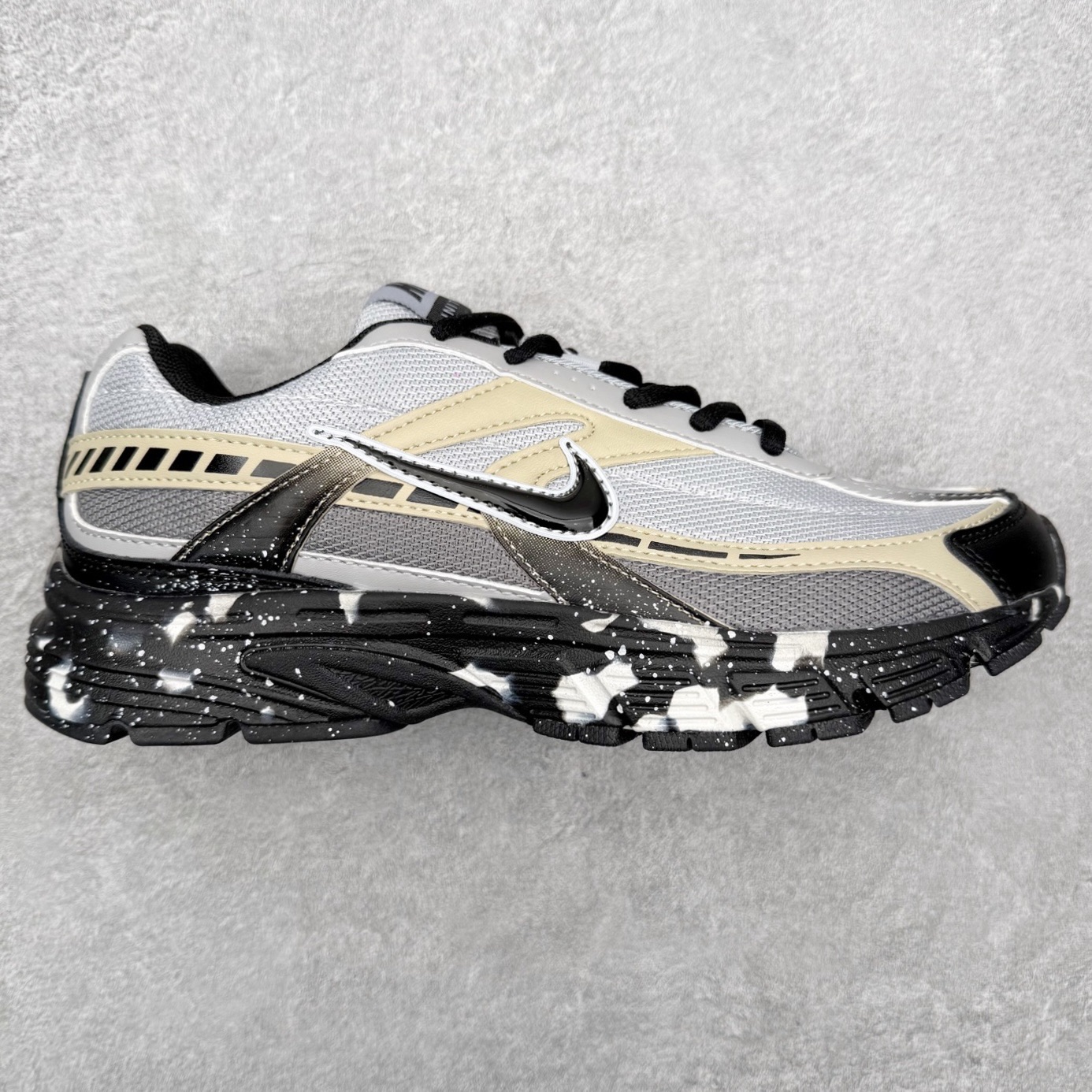 NK Initiator 创始者系列复古老爹鞋运动舒适复古网布合成革减震防滑耐磨低帮休闲跑步鞋 Ins爆火全新韩系古着风 回味经典 采用透气网眼鞋面和支撑覆盖层 自然运动设计的Phlyon中底用于缓冲 BRS 1000碳橡胶外底具有轻质柔韧性 牵引力和耐用性 尺码：36 36.5 37.5 38 38.5 39 40 40.5 41 42 42.5 43 44 45-选品中心