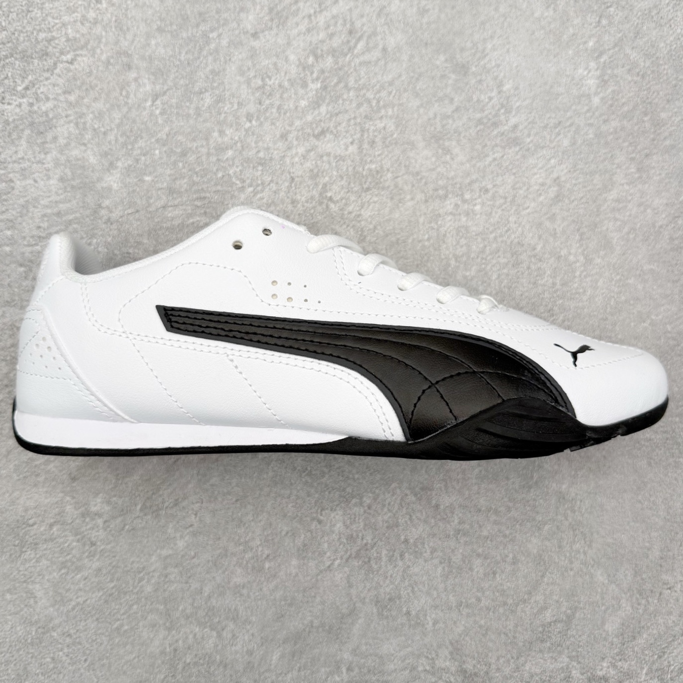 PUMA彪马 Catch 舒适时尚耐磨低帮生活休闲鞋 男女同款 彪马（Puma）是全球著名的运动品牌，中文作彪马，意为美洲狮，由创始人鲁道夫•达斯勒（Rudolf Dassler）于1948年在德国建立了这个品牌，数十年来PUMA一直在运动界位居要角，近几年来更成功的结合运动、休闲，时尚为一体，跃升为年轻人最爱品牌之一。实拍调校N版已经零色差零失真 百分百还原实物色彩所见即所得 不存在货不对板色差等低级问题 选购参考实物拍摄 不混卖不参货 只用心做好货严格选品 承诺混一赔十 尺码：36 36.5 37.5 38 38.5 39 40 40.5 41 42 42.5 43 44 44.5 45-选品中心