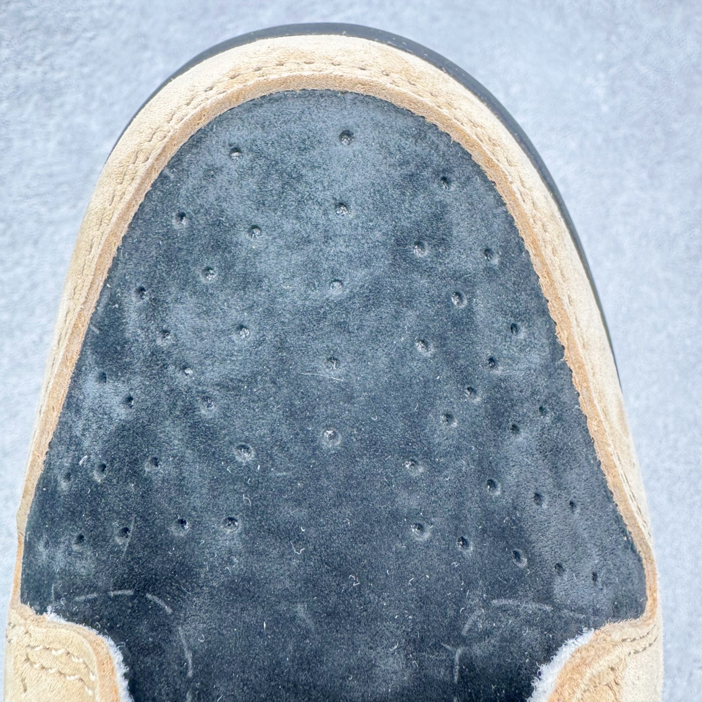 图片[13]-＃YC纯原 NK SB Dunk Low Pro 摩卡黑 HJ0367-200 棕，是摩卡豆烘焙后的醇厚深沉;一杯深夜萃取的摩卡，倾倒在麂皮包裹经典轮廓之上，鞋头与腰身的黑色包覆，让柔软麂皮有了力量支点。黑色Swoosh利落划过，标记不驯的轨迹。深棕色外底是摩卡豆的本色，在低调中藏进层次，在经典里定制属于自己的浓度。实力大厂出品 新配色陆续开发 利润个位数只为口碑 全套原纸板楦头开发 确保原汁原味 完美呈现DUNK版型 一比一鞋头弧度高度鞋身弧度 此版本只针对中端市场 皮料材质有所更替 其他数据细节工艺流程均保持一致 绝不口嗨 细节品控鞋型随意对比 独家私模官方第六代原厂航空铝磨具打磨大底 鞋头坡度极致还原 无解鞋型 原盒原配 圈内天花板工艺 原厂玻璃冲刀 超高清洁度 全鞋零毛边皮料切割 原厂中底布点胶 中底布拉帮走线遵循公司 尺码：36 36.5 37.5 38 38.5 39 40 40.5 41 42 42.5 43 44 44.5 45 46-选品中心