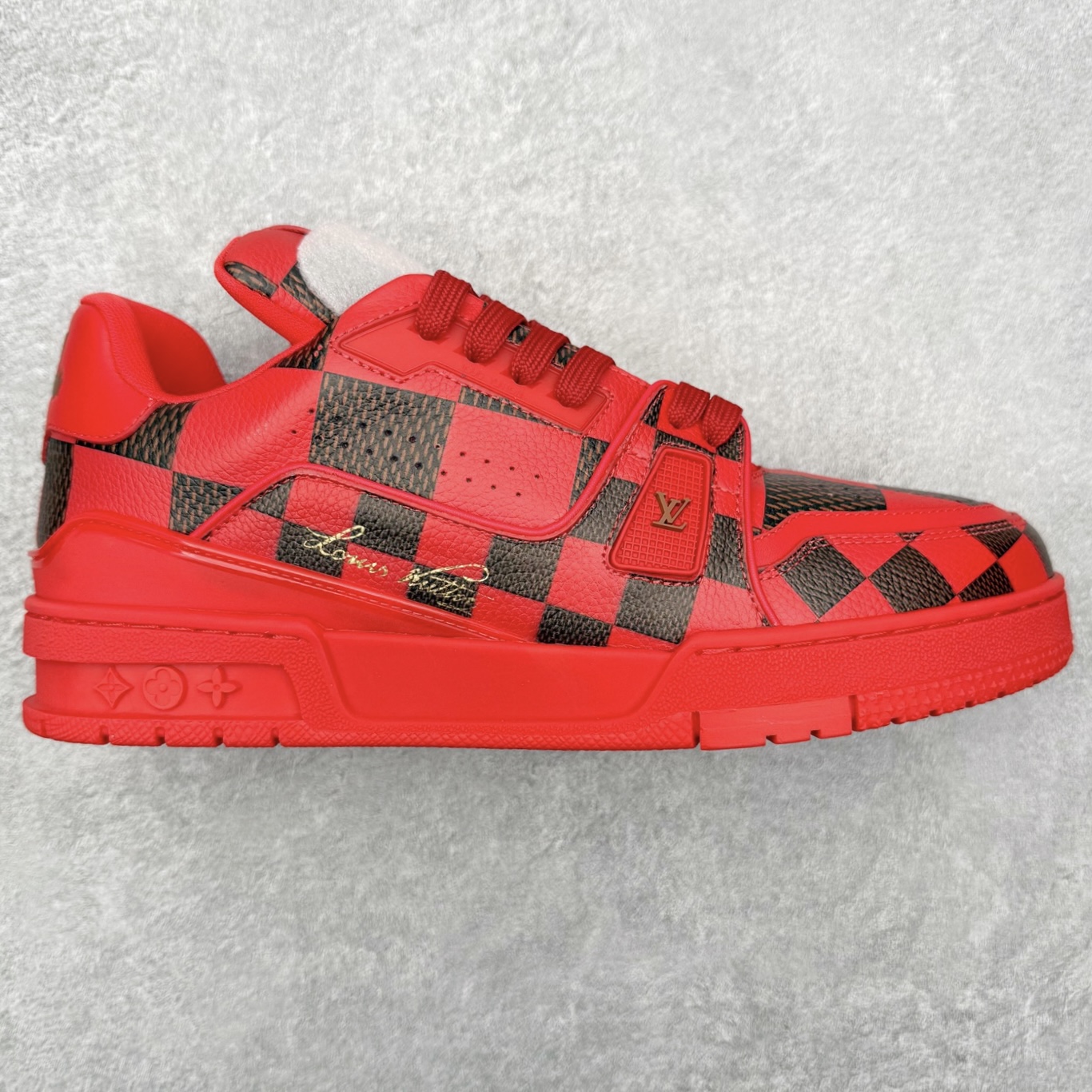 图片[5]-＃FS纯原福利 Louis Vuitton Trainer lv时装走秀运动鞋 实力大厂出品 平台专供 成熟的做工稳定的品控 完美鞋型超高的清洁度 零毛边线头瑕疵 全套原楦原纸版原鞋开模 全网最具灵魂的版型 正确原装黄色鞋盒 正确中底印花 鞋面印花3D高频深度立体 全鞋电脑针车 紧密相连 针距密度一致 环保乳胶注塑鞋垫 厚度脚感还原原版 皮面裁剪部位 统一油边封口工艺 原装橡胶大底含胶量大底组合零偏差 专柜全套包装 防尘袋 说明书 质保卡 男女鞋 尺码对应库存明细‼️-选品中心