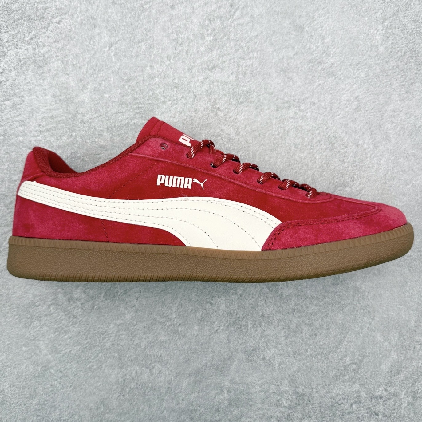 PUMA Palermo Trainer 彪马防滑耐磨低帮德训休闲板鞋 简约又不失设计巧思的帅气风格让它轻松驾驭日常休闲或滑板场合 运动兼具匠心 细节彰显品质 衬垫边缘以提供支撑和灵活性 强化鞋头以承受持续的磨损 耐磨性强 稳定性高 抓地更牢 不易打滑 尺码： 35 36 36.5 37.5 38 38.5 39 40 40.5 41 42 42.5 43 44 45-选品中心