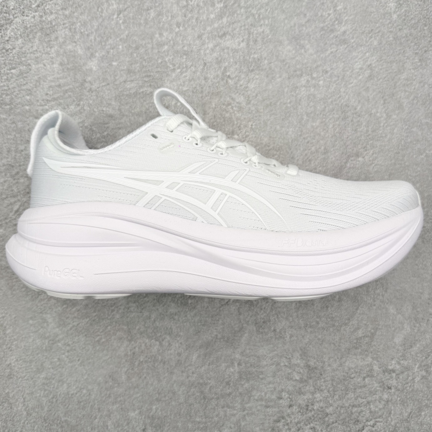 Asics GEL-Nimbus 28 亚瑟士缓震跑鞋 近年复古风潮的势头很旺 ASICS一直坚信保持身体的健康与活力是打造健康快乐的生活方式的最佳途径 ASICS为复古鞋型注入新设计 为玩家的街头穿搭提供了更多可能 GEL-NIMBUSTM9运动鞋最初是为中立和仰卧跑步者设计的长距离训练器 采用原始材料和关键细节重新设计 其Y2K时代的工业外观也被大胆的对比和色块所抵消 尺码：36 36.5 37.5 38 38.5 39 40 40.5 41.5 42 42.5 43.5 44 44.5 45-选品中心