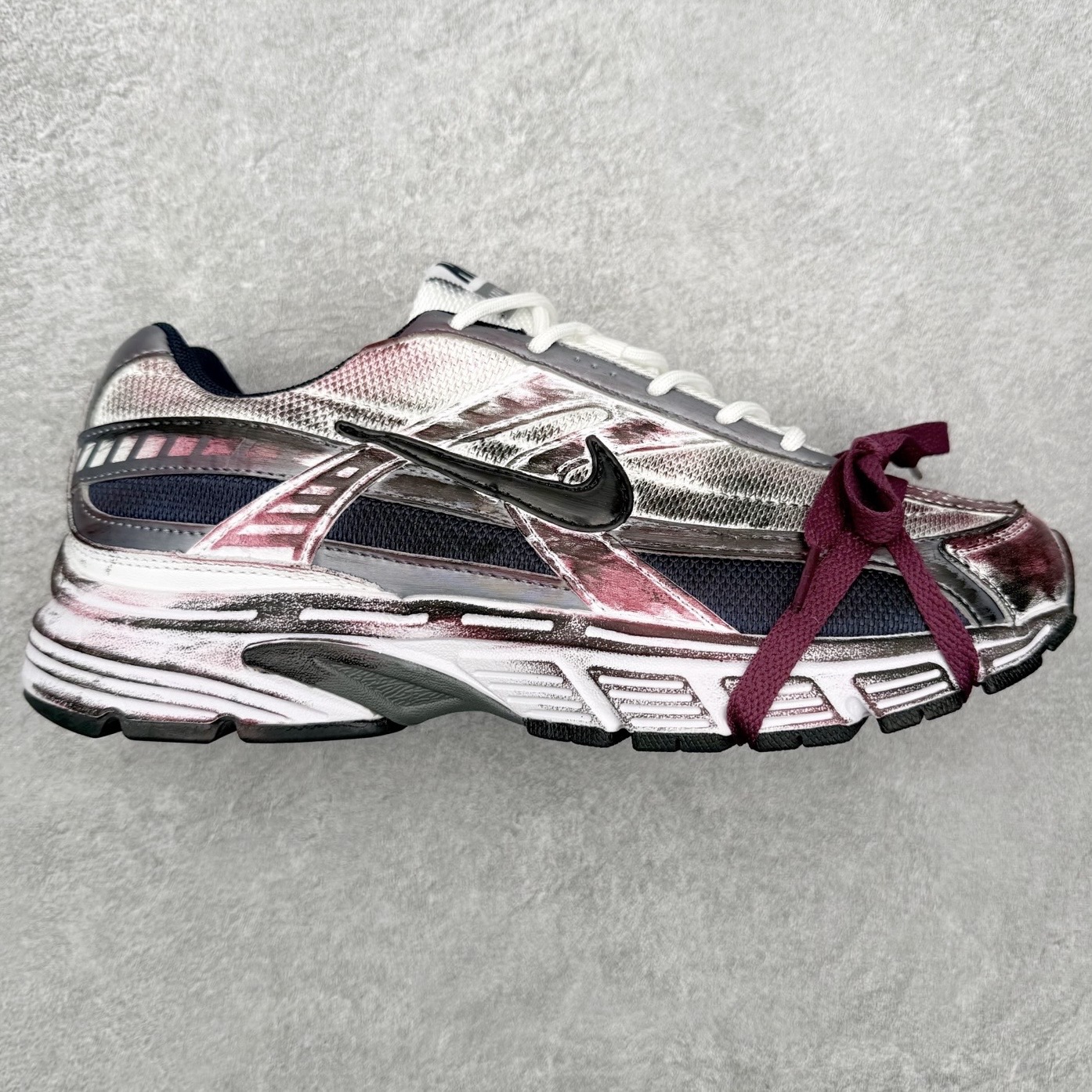 NK Initiator 创始者系列复古老爹鞋运动舒适复古网布合成革减震防滑耐磨低帮休闲跑步鞋 Ins爆火全新韩系古着风 回味经典 采用透气网眼鞋面和支撑覆盖层 自然运动设计的Phlyon中底用于缓冲 BRS 1000碳橡胶外底具有轻质柔韧性 牵引力和耐用性 尺码：36 36.5 37.5 38 38.5 39 40 40.5 41 42 42.5 43 44 45-选品中心