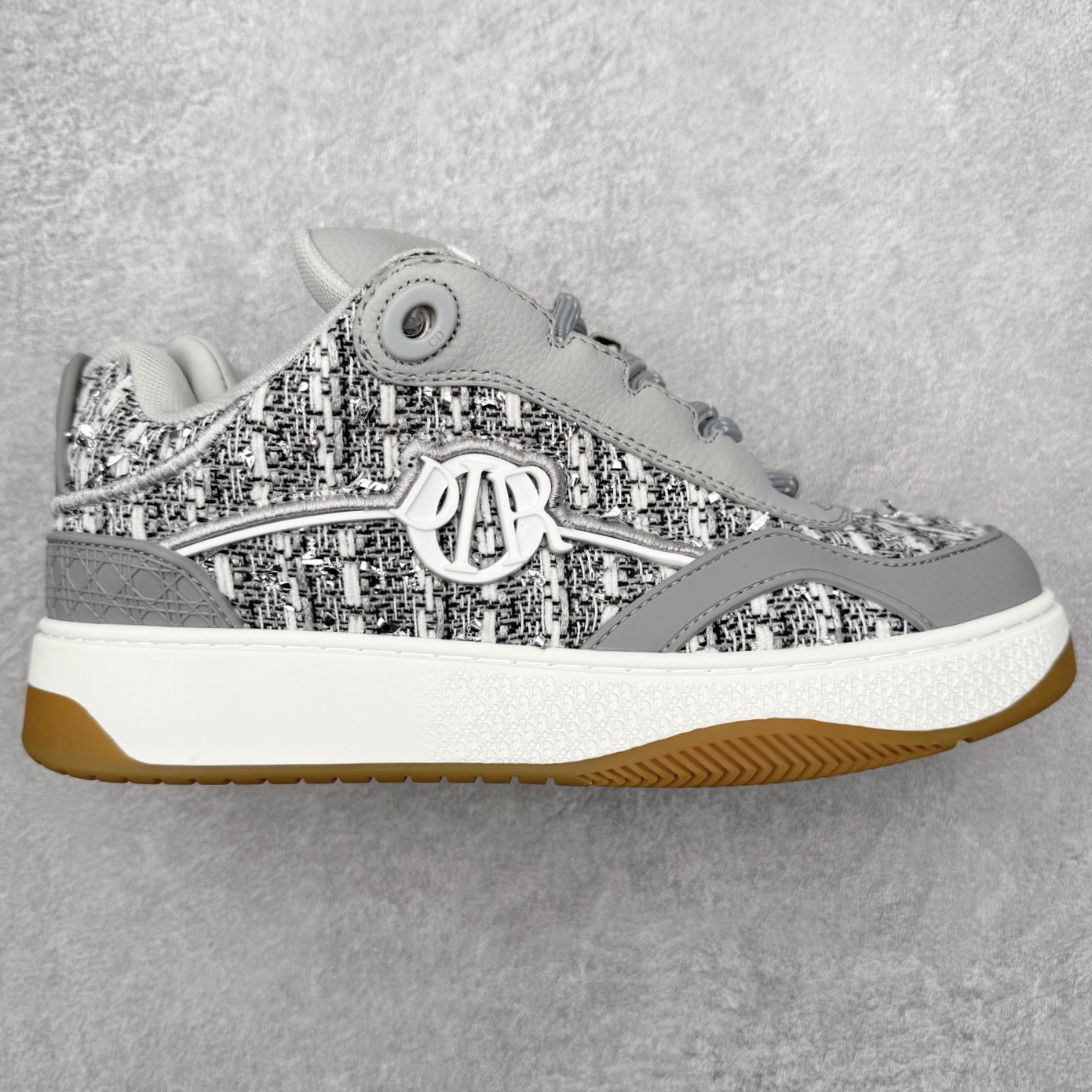 ＃FS纯原福利 DIOR迪奥 B9S 面包鞋 皮革 圆头厚底系带低帮板鞋 Christian Dior，简称迪奥（Dior），是法国著名高价奢侈品品牌。迪奥公司由法国时装设计师克里斯汀•迪奥创立，总部设在巴黎。自1946年创始以来，Dior一直是华丽与高雅的代名词。不论是时装、化妆品或是其他产品，克里斯汀•迪奥在时尚殿堂一直雄踞顶端Dior之所以能成为经典，除了其创新中又带着优雅的设计，亦培育出许多优秀的年轻设计师。主要经营女装、男装、首饰、香水、化妆品、童装等高档。尺码对应库存明细‼️-选品中心