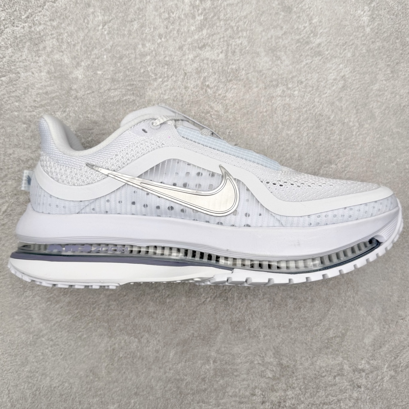 ＃纯原 NK Pegasus Premium 飞马全掌气垫跑步运动鞋 HQ2593-006 气垫的究极进化 NIKE 2025S 新王炸 • 在特有Air科技加持下，耐克带来全新Pegasus Premium。这款跑鞋在传承耐克飞马（Pegasus）系列标志性的缓震功能的同时，将首次搭载耐克的塑型可视化Air Zoom气垫单元。• 塑型Air Zoom气垫单元贴合脚部的自然轮廓，帮助跑者在从后跟到脚趾的过渡中能够有效传递力量，带来一种前所未有的轻盈、顺畅回馈体验。中底采用ZoomX泡绵，后跟则使用ReactX泡绵，为跑者提供稳定流畅的推进感。• 塑型可视化Air Zoom气垫单元和精心配置的泡绵组合，让Pegasus Premium成为耐克飞马系列中颇具能量回馈的鞋款。• 全新Pegasus Premium不仅展示了耐克势头强劲的创新周期，证明了其特有的Air科技的强大实力，更体现了耐克倾听和服务运动员的能力。尺码：36 36.5 37.5 38 38.5 39 40 40.5 41 42 42.5 43 44 44.5 45-选品中心