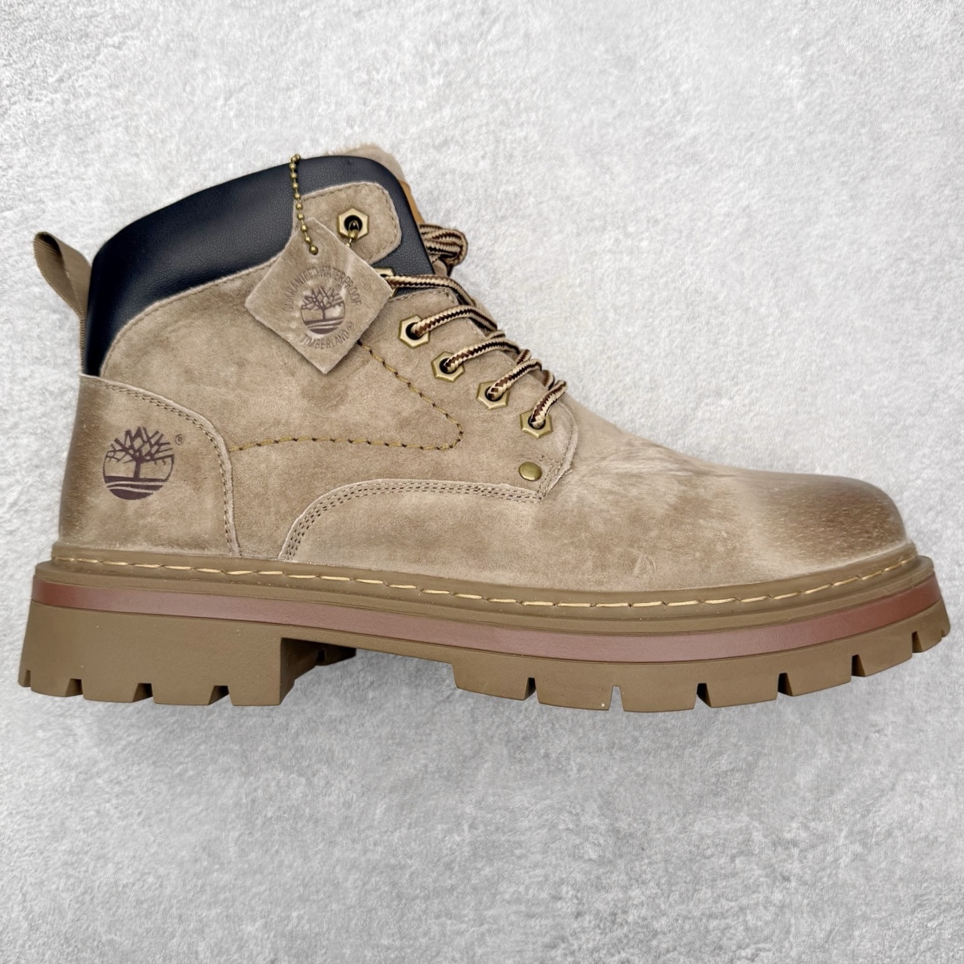 Timberland添柏岚/天伯伦 秋冬新品 秋冬必备户外休闲大黄靴系列#广东大厂品质 原盒原包装 时尚潮流搭配 面料采用意大利🇮🇹顶级磨砂细纹牛皮 轻质大底 搭配防臭防腐真皮乳胶鞋垫 大底到五金都是代工厂原材料制作 同原版固特异永不开胶工艺 好货不杀猪 首单质量严格把控 全网独家首发 品质毋庸置疑 全套官网统一包装 给您完美的穿着体验 质量考究耐穿 型男必备 专治不帅 高品质脚感一流 今年冬季防寒户外专用 日常随意搭配 尺码：38-44（皮鞋码）-选品中心