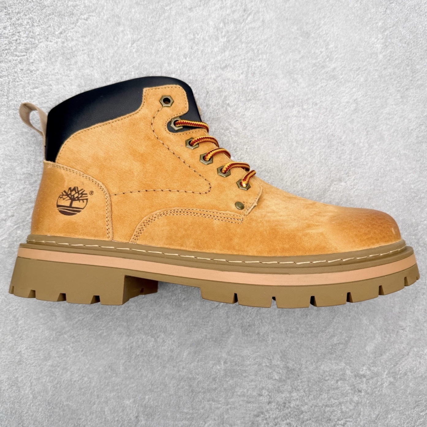 Timberland添柏岚/天伯伦 秋冬新品 秋冬必备户外休闲大黄靴系列#广东大厂品质 原盒原包装 时尚潮流搭配 面料采用意大利🇮🇹顶级磨砂细纹牛皮 轻质大底 搭配防臭防腐真皮乳胶鞋垫 大底到五金都是代工厂原材料制作 同原版固特异永不开胶工艺 好货不杀猪 首单质量严格把控 全网独家首发 品质毋庸置疑 全套官网统一包装 给您完美的穿着体验 质量考究耐穿 型男必备 专治不帅 高品质脚感一流 今年冬季防寒户外专用 日常随意搭配 尺码：38-44（皮鞋码）-选品中心