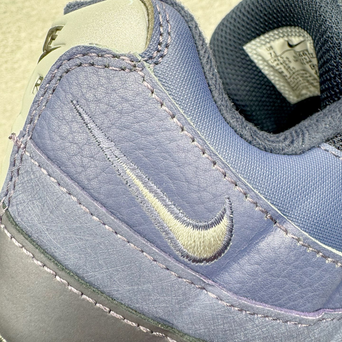 图片[16]-＃KZ神版 NK Air Max 95 OG 舒适百搭耐磨低帮气垫休闲跑步鞋 紫黑 IB1667-500 亲自操刀耗时半年开发 重金购买全套印尼原厂纸板楦头开发 2025官方主推系列 致敬诞生30周年的传奇鞋型 Air Max 95 系列再度重磅复刻归来 以全新配色续写光辉历史 更以现代手法重塑经典 将复古风格与前沿科技完美融合 一比一鞋头弧度高度鞋身弧度 东莞原厂模具大底 一码一模 原厂高韧性Tpu 独家供应45.5 48.5 原厂特供同批次皮料与Zp零色差 原厂特供内外标均可过绿X扫描认证 独家原装Big Bubble气垫 气垫体积更大 提供更强的缓震性能和回弹性 进口玻璃冲刀皮料裁剪零毛边 电脑针车工艺 鞋面不留荧光细节 平台可冲 超高鞋面清洁度 最高QC检验标准 控制溢胶瑕疵 每一双都是工艺品 实拍调校N版已经零色差零失真 百分百还原实物色彩所见即所得 不存在货不对板色差等低级问题 选购参考实物拍摄 不混卖不参货 只用心做好货严格选品 承诺混一赔十 尺码：35.5 36 36.5 37.5 38 38.5 39 40 40.5 41 42 42.5 43 44 44.5 45 45.5 46 47.5 48.5-选品中心