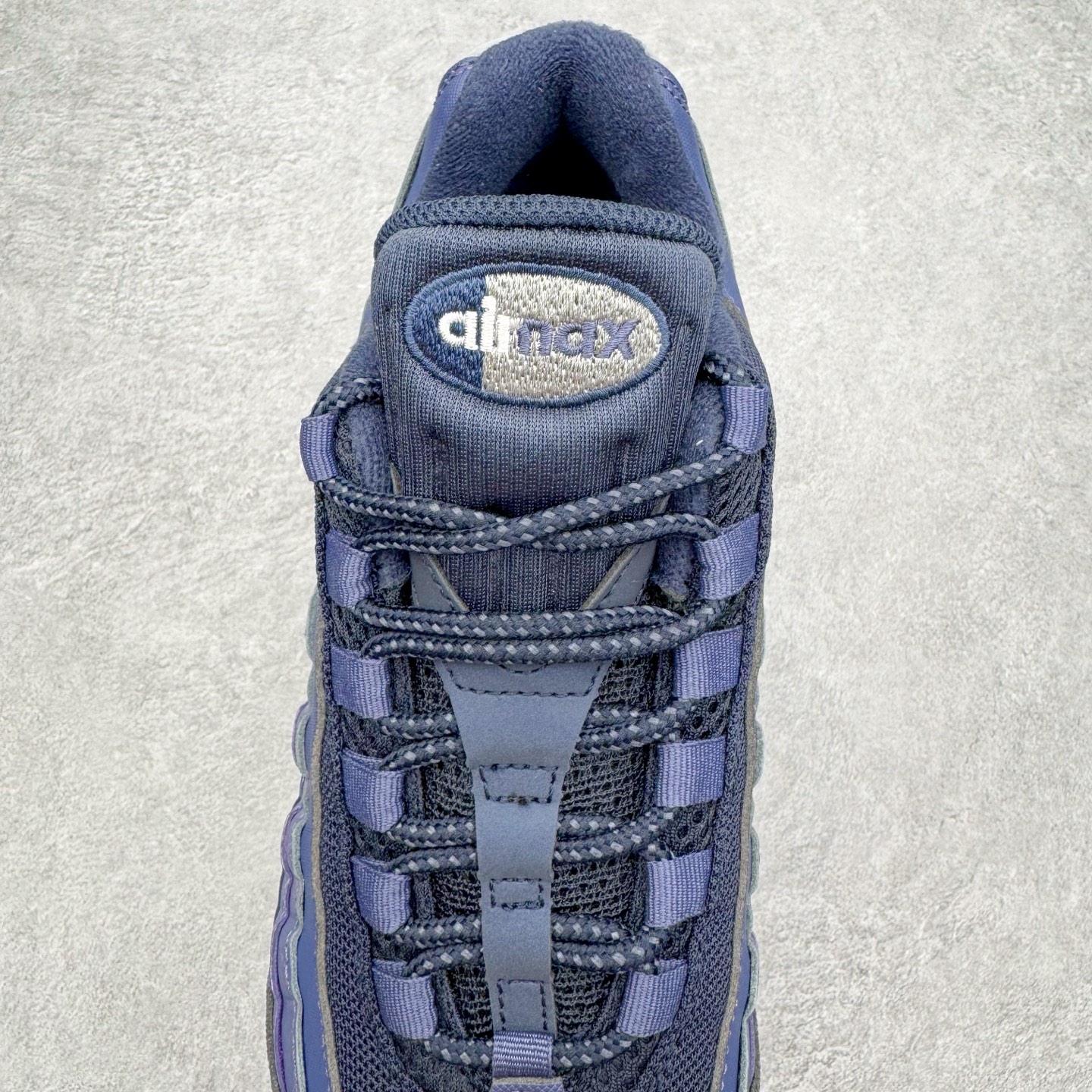 图片[5]-＃KZ神版 NK Air Max 95 OG 舒适百搭耐磨低帮气垫休闲跑步鞋 紫黑 IB1667-500 亲自操刀耗时半年开发 重金购买全套印尼原厂纸板楦头开发 2025官方主推系列 致敬诞生30周年的传奇鞋型 Air Max 95 系列再度重磅复刻归来 以全新配色续写光辉历史 更以现代手法重塑经典 将复古风格与前沿科技完美融合 一比一鞋头弧度高度鞋身弧度 东莞原厂模具大底 一码一模 原厂高韧性Tpu 独家供应45.5 48.5 原厂特供同批次皮料与Zp零色差 原厂特供内外标均可过绿X扫描认证 独家原装Big Bubble气垫 气垫体积更大 提供更强的缓震性能和回弹性 进口玻璃冲刀皮料裁剪零毛边 电脑针车工艺 鞋面不留荧光细节 平台可冲 超高鞋面清洁度 最高QC检验标准 控制溢胶瑕疵 每一双都是工艺品 实拍调校N版已经零色差零失真 百分百还原实物色彩所见即所得 不存在货不对板色差等低级问题 选购参考实物拍摄 不混卖不参货 只用心做好货严格选品 承诺混一赔十 尺码：35.5 36 36.5 37.5 38 38.5 39 40 40.5 41 42 42.5 43 44 44.5 45 45.5 46 47.5 48.5-选品中心