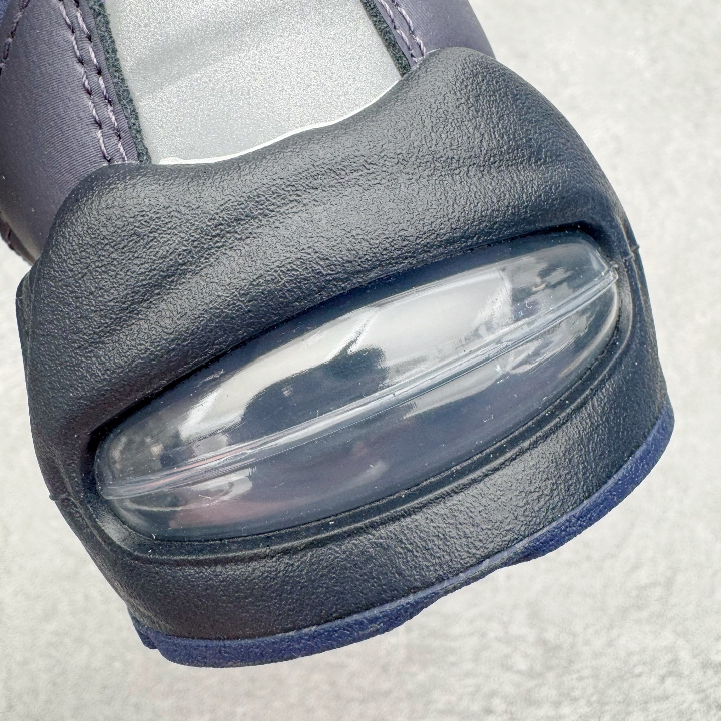 图片[15]-＃KZ神版 NK Air Max 95 OG 舒适百搭耐磨低帮气垫休闲跑步鞋 紫黑 IB1667-500 亲自操刀耗时半年开发 重金购买全套印尼原厂纸板楦头开发 2025官方主推系列 致敬诞生30周年的传奇鞋型 Air Max 95 系列再度重磅复刻归来 以全新配色续写光辉历史 更以现代手法重塑经典 将复古风格与前沿科技完美融合 一比一鞋头弧度高度鞋身弧度 东莞原厂模具大底 一码一模 原厂高韧性Tpu 独家供应45.5 48.5 原厂特供同批次皮料与Zp零色差 原厂特供内外标均可过绿X扫描认证 独家原装Big Bubble气垫 气垫体积更大 提供更强的缓震性能和回弹性 进口玻璃冲刀皮料裁剪零毛边 电脑针车工艺 鞋面不留荧光细节 平台可冲 超高鞋面清洁度 最高QC检验标准 控制溢胶瑕疵 每一双都是工艺品 实拍调校N版已经零色差零失真 百分百还原实物色彩所见即所得 不存在货不对板色差等低级问题 选购参考实物拍摄 不混卖不参货 只用心做好货严格选品 承诺混一赔十 尺码：35.5 36 36.5 37.5 38 38.5 39 40 40.5 41 42 42.5 43 44 44.5 45 45.5 46 47.5 48.5-选品中心