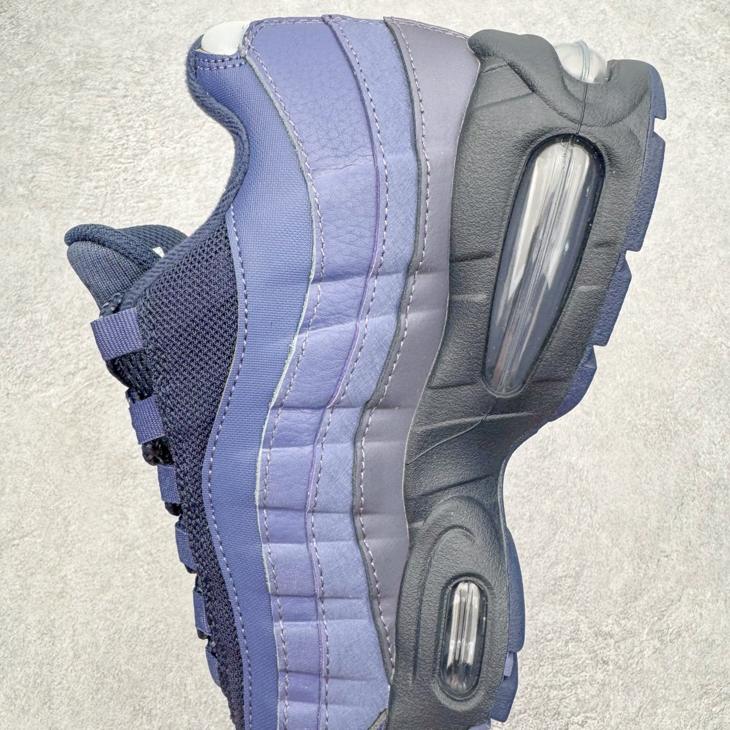 图片[7]-＃KZ神版 NK Air Max 95 OG 舒适百搭耐磨低帮气垫休闲跑步鞋 紫黑 IB1667-500 亲自操刀耗时半年开发 重金购买全套印尼原厂纸板楦头开发 2025官方主推系列 致敬诞生30周年的传奇鞋型 Air Max 95 系列再度重磅复刻归来 以全新配色续写光辉历史 更以现代手法重塑经典 将复古风格与前沿科技完美融合 一比一鞋头弧度高度鞋身弧度 东莞原厂模具大底 一码一模 原厂高韧性Tpu 独家供应45.5 48.5 原厂特供同批次皮料与Zp零色差 原厂特供内外标均可过绿X扫描认证 独家原装Big Bubble气垫 气垫体积更大 提供更强的缓震性能和回弹性 进口玻璃冲刀皮料裁剪零毛边 电脑针车工艺 鞋面不留荧光细节 平台可冲 超高鞋面清洁度 最高QC检验标准 控制溢胶瑕疵 每一双都是工艺品 实拍调校N版已经零色差零失真 百分百还原实物色彩所见即所得 不存在货不对板色差等低级问题 选购参考实物拍摄 不混卖不参货 只用心做好货严格选品 承诺混一赔十 尺码：35.5 36 36.5 37.5 38 38.5 39 40 40.5 41 42 42.5 43 44 44.5 45 45.5 46 47.5 48.5-选品中心