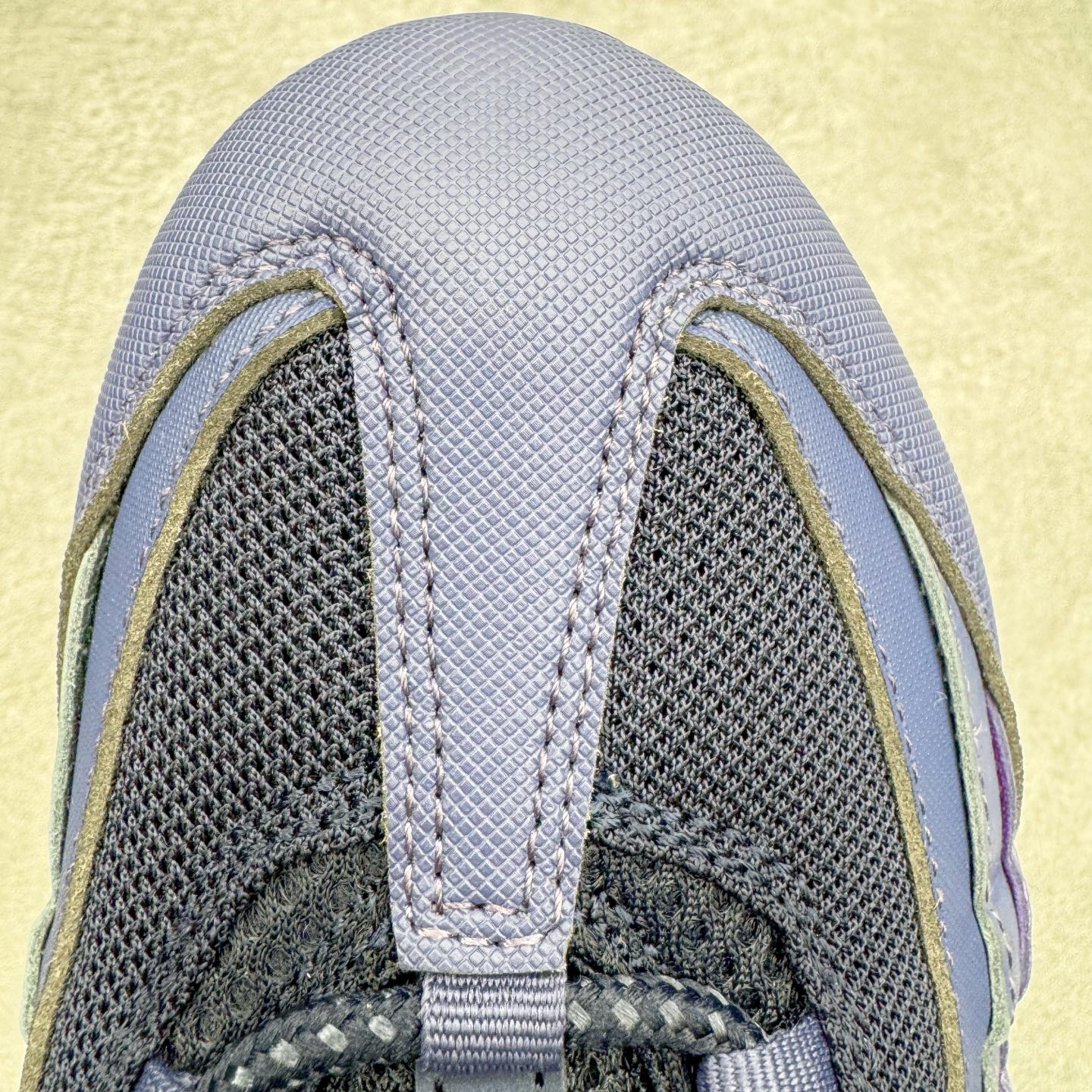 图片[14]-＃KZ神版 NK Air Max 95 OG 舒适百搭耐磨低帮气垫休闲跑步鞋 紫黑 IB1667-500 亲自操刀耗时半年开发 重金购买全套印尼原厂纸板楦头开发 2025官方主推系列 致敬诞生30周年的传奇鞋型 Air Max 95 系列再度重磅复刻归来 以全新配色续写光辉历史 更以现代手法重塑经典 将复古风格与前沿科技完美融合 一比一鞋头弧度高度鞋身弧度 东莞原厂模具大底 一码一模 原厂高韧性Tpu 独家供应45.5 48.5 原厂特供同批次皮料与Zp零色差 原厂特供内外标均可过绿X扫描认证 独家原装Big Bubble气垫 气垫体积更大 提供更强的缓震性能和回弹性 进口玻璃冲刀皮料裁剪零毛边 电脑针车工艺 鞋面不留荧光细节 平台可冲 超高鞋面清洁度 最高QC检验标准 控制溢胶瑕疵 每一双都是工艺品 实拍调校N版已经零色差零失真 百分百还原实物色彩所见即所得 不存在货不对板色差等低级问题 选购参考实物拍摄 不混卖不参货 只用心做好货严格选品 承诺混一赔十 尺码：35.5 36 36.5 37.5 38 38.5 39 40 40.5 41 42 42.5 43 44 44.5 45 45.5 46 47.5 48.5-选品中心