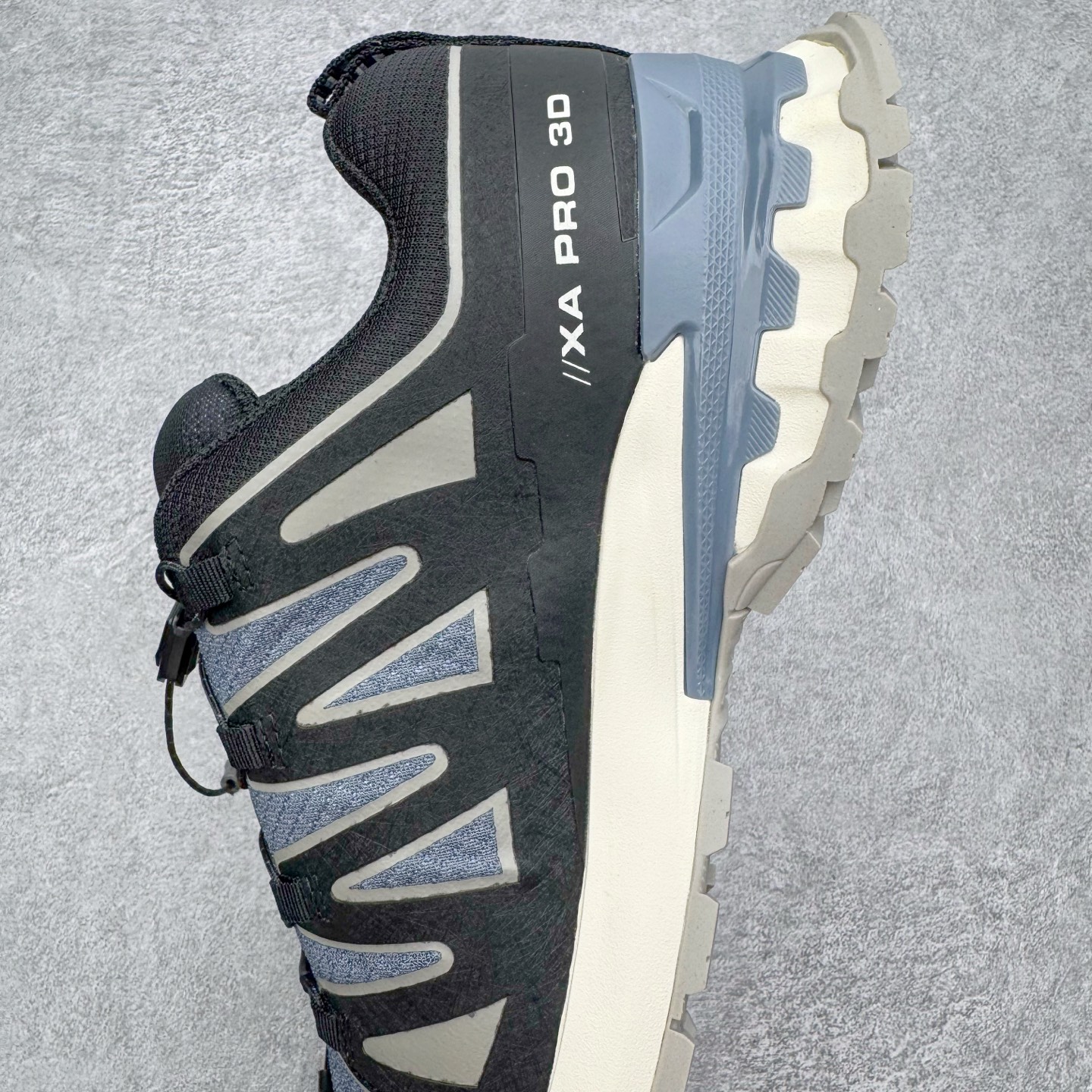 图片[7]-＃原底面 SALOMON XA PRO 3D XA PRO 3D 萨洛蒙舒适百搭舒适百搭减震耐磨透气低帮休闲越野跑步鞋 原厂底面配置 零售平台特供订单 全套原纸板楦头开发 原厂特供网布配套加持 确保原汁原味 完美呈现版型 原档数据独家私模五层组合大底 原装Ortholite轻量化鞋垫 中底布带钢印编号 原厂TPU锁扣 进口港宝加持 后跟自然饱满 还原公司包裹性 鞋面采用SENSIFT贴合技术 全方位贴合包裹脚型 鞋跟部鞋底牵引设计 提供强大的抓地性能 更适应野外崎岖不平的道路 其3D ADVANCED CHASSIS底盘 材料轻量大化 钉齿设计更具稳定性 防护性 鞋底易磨损区运用CONTAGRIP高耐磨材料 应对城市硬质路面长距离跑考验 尺码：36 36.5 37.5 38 38.5 39 40 40.5 41 42 42.5 43 44 44.5 45-选品中心