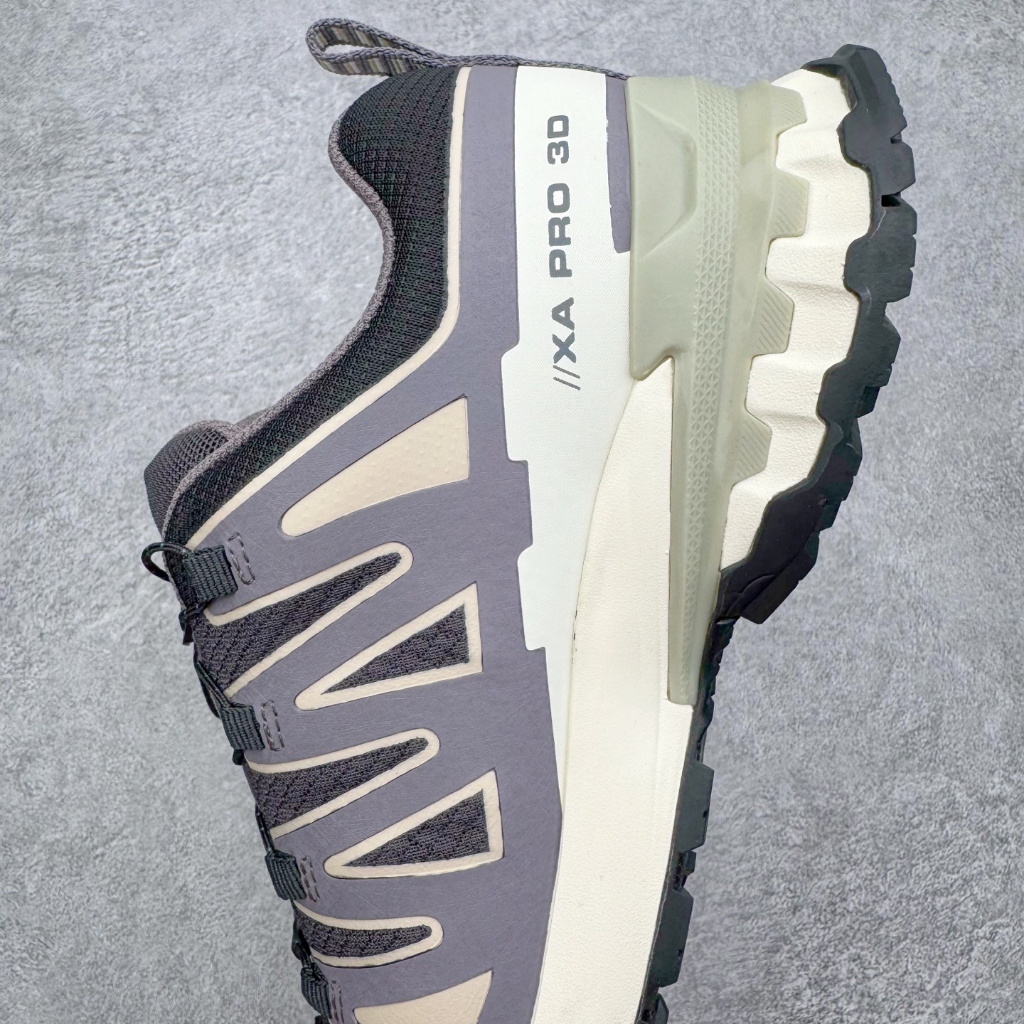 图片[7]-＃原底面 SALOMON XA PRO 3D XA PRO 3D 萨洛蒙舒适百搭舒适百搭减震耐磨透气低帮休闲越野跑步鞋 原厂底面配置 零售平台特供订单 全套原纸板楦头开发 原厂特供网布配套加持 确保原汁原味 完美呈现版型 原档数据独家私模五层组合大底 原装Ortholite轻量化鞋垫 中底布带钢印编号 原厂TPU锁扣 进口港宝加持 后跟自然饱满 还原公司包裹性 鞋面采用SENSIFT贴合技术 全方位贴合包裹脚型 鞋跟部鞋底牵引设计 提供强大的抓地性能 更适应野外崎岖不平的道路 其3D ADVANCED CHASSIS底盘 材料轻量大化 钉齿设计更具稳定性 防护性 鞋底易磨损区运用CONTAGRIP高耐磨材料 应对城市硬质路面长距离跑考验 尺码：36 36.5 37.5 38 38.5 39 40 40.5 41 42 42.5 43 44 44.5 45-选品中心