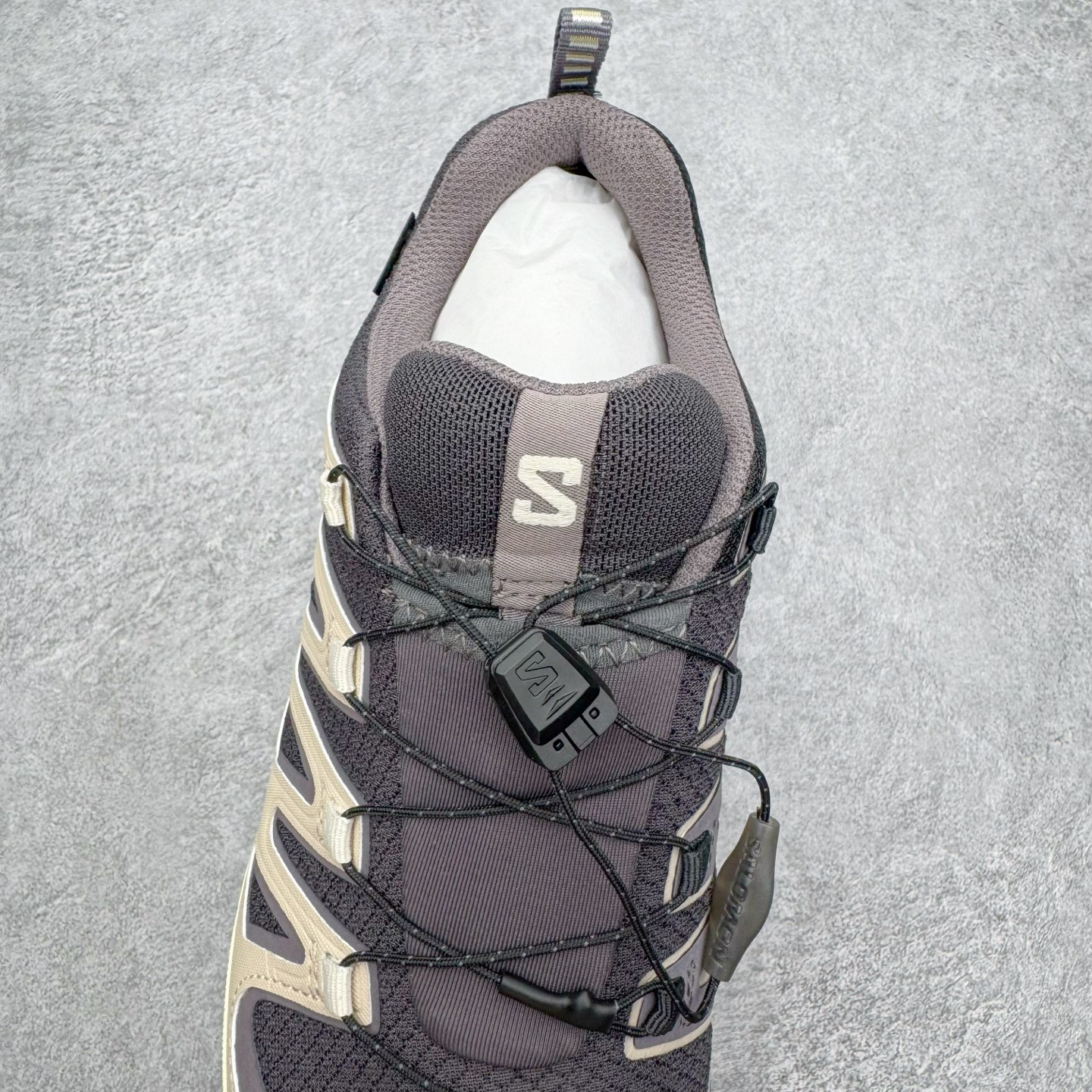 图片[5]-＃原底面 SALOMON XA PRO 3D XA PRO 3D 萨洛蒙舒适百搭舒适百搭减震耐磨透气低帮休闲越野跑步鞋 原厂底面配置 零售平台特供订单 全套原纸板楦头开发 原厂特供网布配套加持 确保原汁原味 完美呈现版型 原档数据独家私模五层组合大底 原装Ortholite轻量化鞋垫 中底布带钢印编号 原厂TPU锁扣 进口港宝加持 后跟自然饱满 还原公司包裹性 鞋面采用SENSIFT贴合技术 全方位贴合包裹脚型 鞋跟部鞋底牵引设计 提供强大的抓地性能 更适应野外崎岖不平的道路 其3D ADVANCED CHASSIS底盘 材料轻量大化 钉齿设计更具稳定性 防护性 鞋底易磨损区运用CONTAGRIP高耐磨材料 应对城市硬质路面长距离跑考验 尺码：36 36.5 37.5 38 38.5 39 40 40.5 41 42 42.5 43 44 44.5 45-选品中心