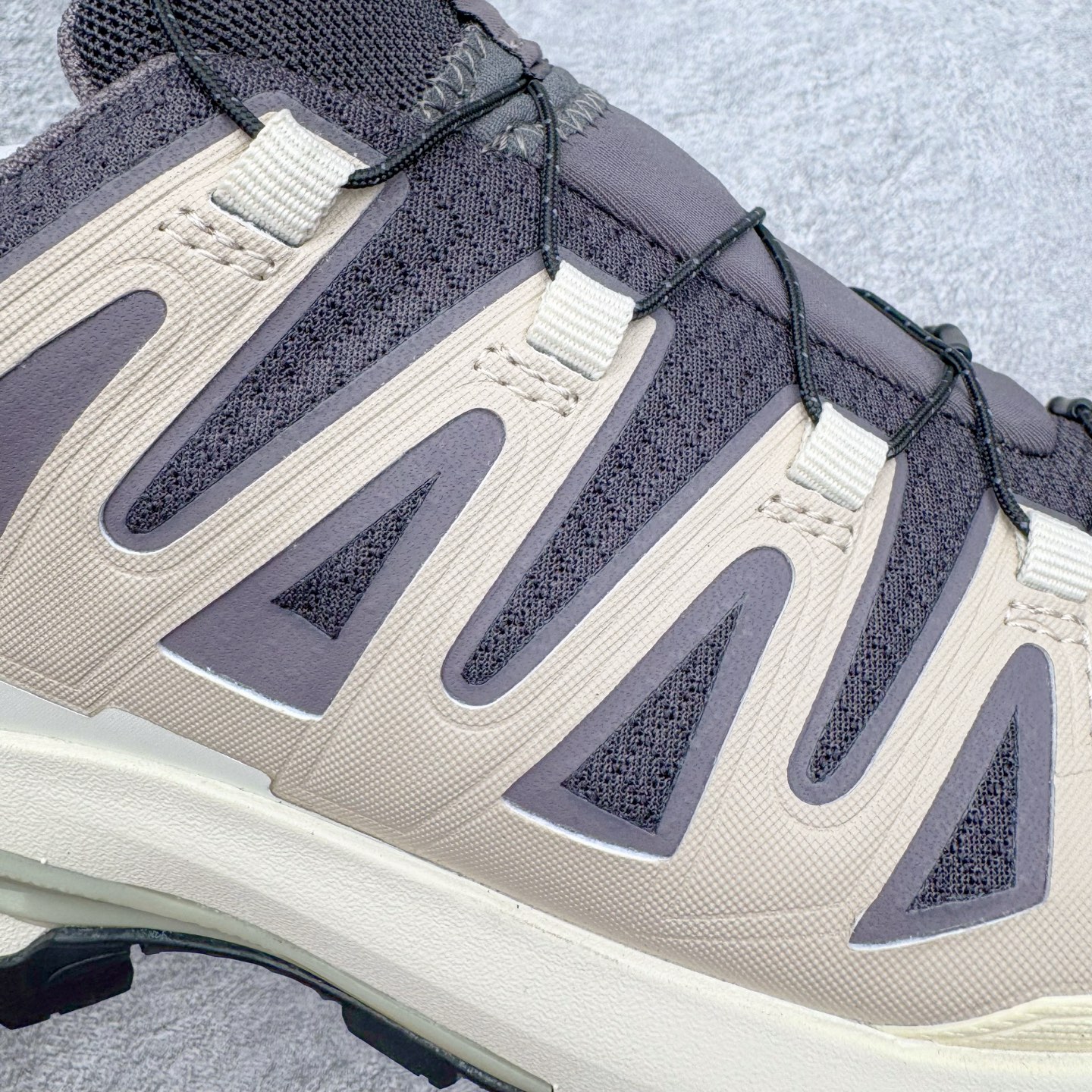 图片[17]-＃原底面 SALOMON XA PRO 3D XA PRO 3D 萨洛蒙舒适百搭舒适百搭减震耐磨透气低帮休闲越野跑步鞋 原厂底面配置 零售平台特供订单 全套原纸板楦头开发 原厂特供网布配套加持 确保原汁原味 完美呈现版型 原档数据独家私模五层组合大底 原装Ortholite轻量化鞋垫 中底布带钢印编号 原厂TPU锁扣 进口港宝加持 后跟自然饱满 还原公司包裹性 鞋面采用SENSIFT贴合技术 全方位贴合包裹脚型 鞋跟部鞋底牵引设计 提供强大的抓地性能 更适应野外崎岖不平的道路 其3D ADVANCED CHASSIS底盘 材料轻量大化 钉齿设计更具稳定性 防护性 鞋底易磨损区运用CONTAGRIP高耐磨材料 应对城市硬质路面长距离跑考验 尺码：36 36.5 37.5 38 38.5 39 40 40.5 41 42 42.5 43 44 44.5 45-选品中心