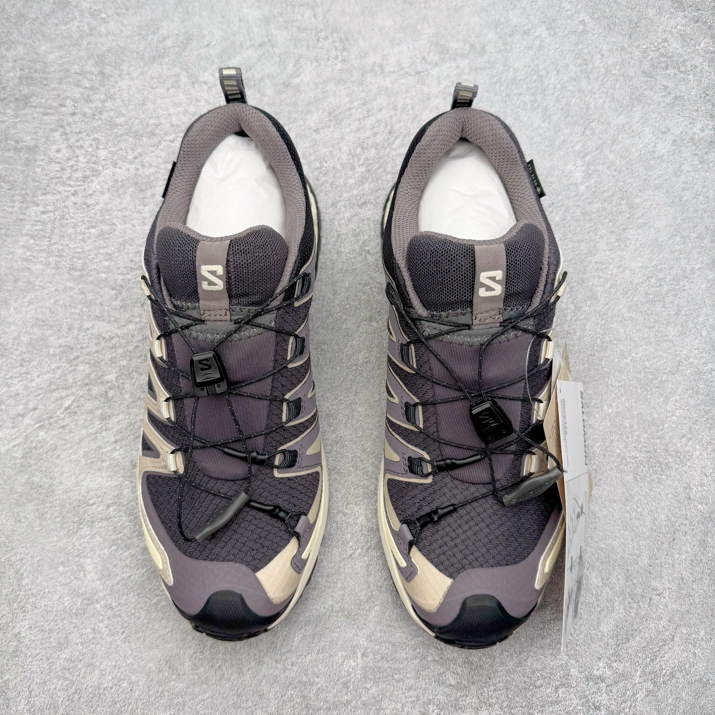 图片[2]-＃原底面 SALOMON XA PRO 3D XA PRO 3D 萨洛蒙舒适百搭舒适百搭减震耐磨透气低帮休闲越野跑步鞋 原厂底面配置 零售平台特供订单 全套原纸板楦头开发 原厂特供网布配套加持 确保原汁原味 完美呈现版型 原档数据独家私模五层组合大底 原装Ortholite轻量化鞋垫 中底布带钢印编号 原厂TPU锁扣 进口港宝加持 后跟自然饱满 还原公司包裹性 鞋面采用SENSIFT贴合技术 全方位贴合包裹脚型 鞋跟部鞋底牵引设计 提供强大的抓地性能 更适应野外崎岖不平的道路 其3D ADVANCED CHASSIS底盘 材料轻量大化 钉齿设计更具稳定性 防护性 鞋底易磨损区运用CONTAGRIP高耐磨材料 应对城市硬质路面长距离跑考验 尺码：36 36.5 37.5 38 38.5 39 40 40.5 41 42 42.5 43 44 44.5 45-选品中心